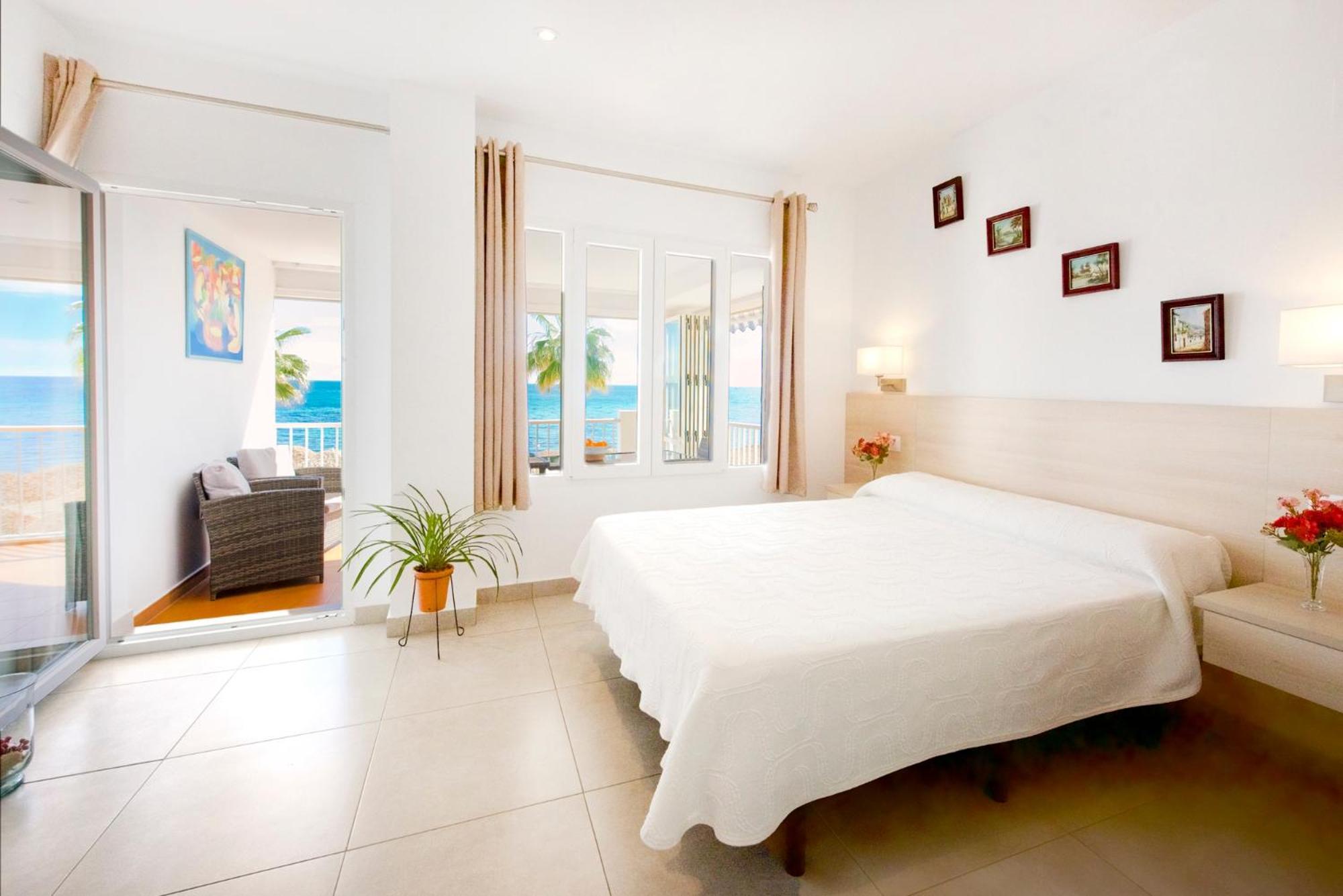 Habitación Doble Deluxe con balcón y vistas al mar