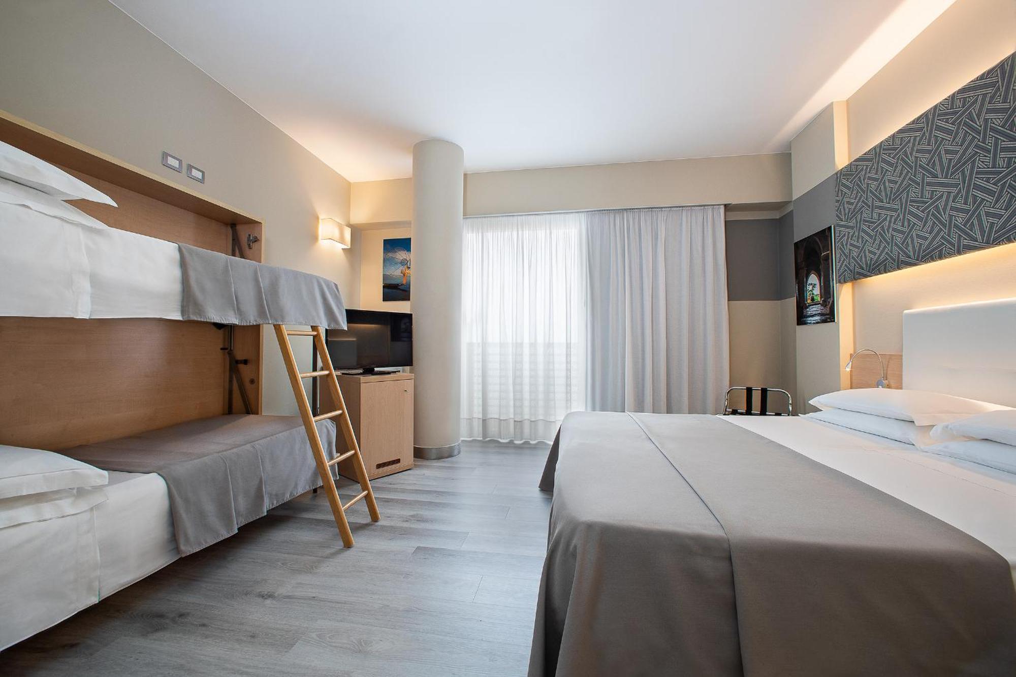 Quadruple Room Sea View