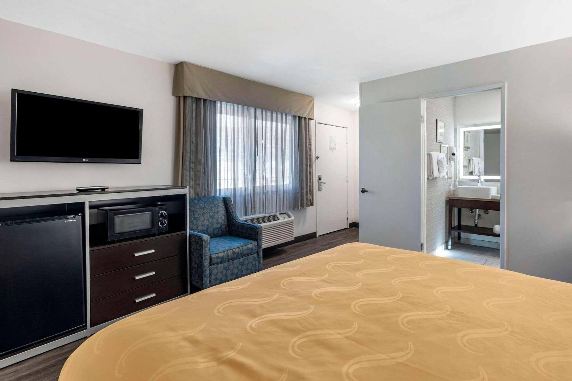 Standard Room 1 Queen Bed Non Smoking