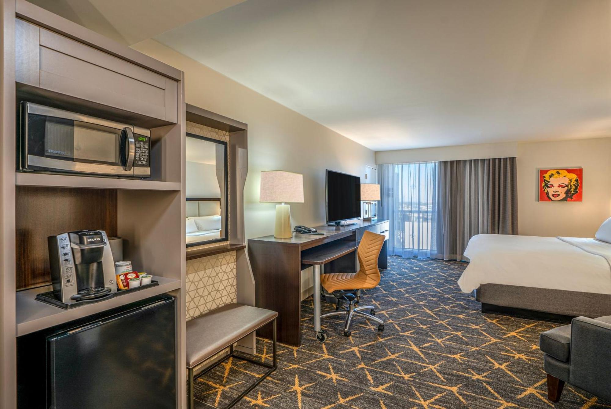Premium King Room with City View