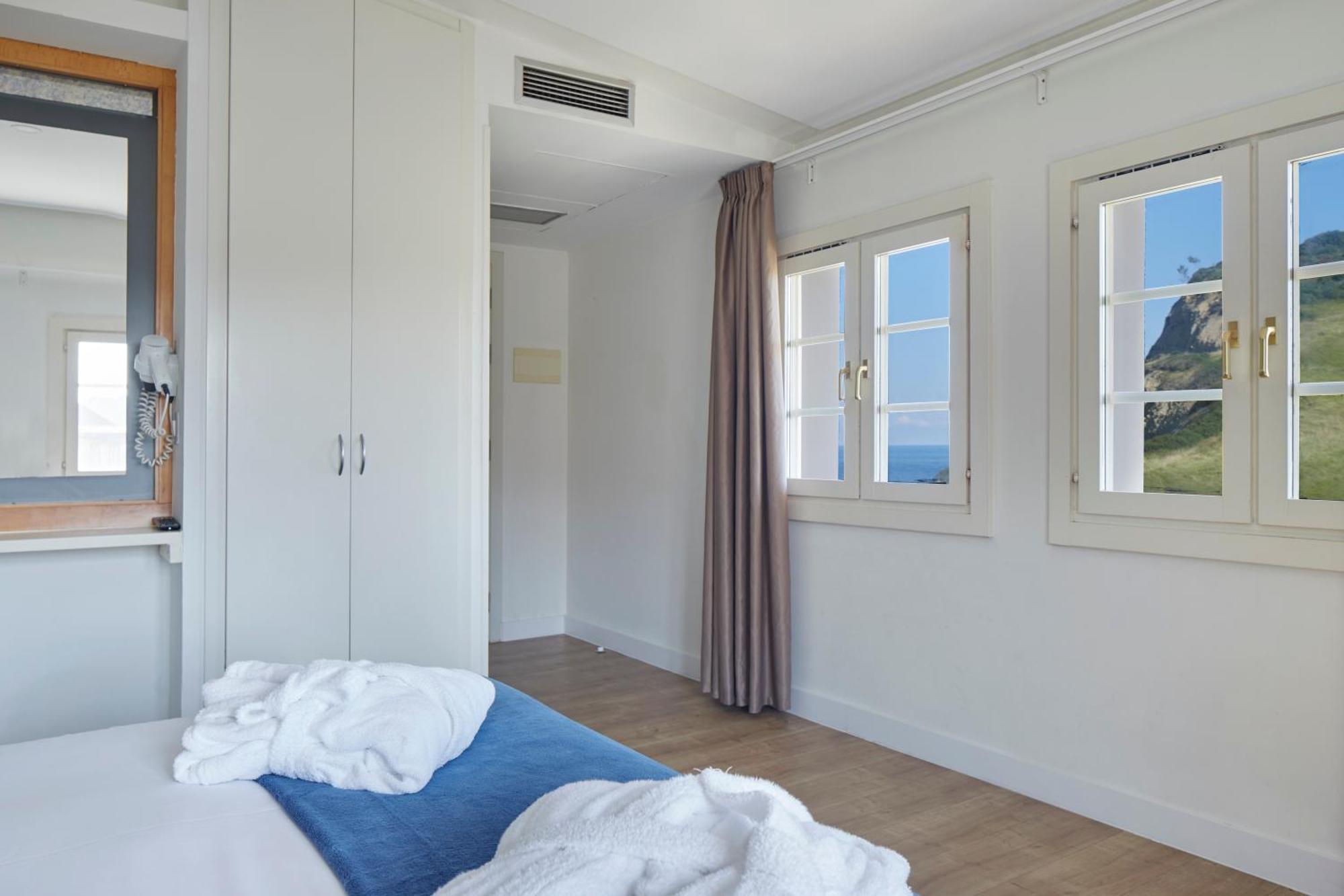 Deluxe Double Room Side Sea View