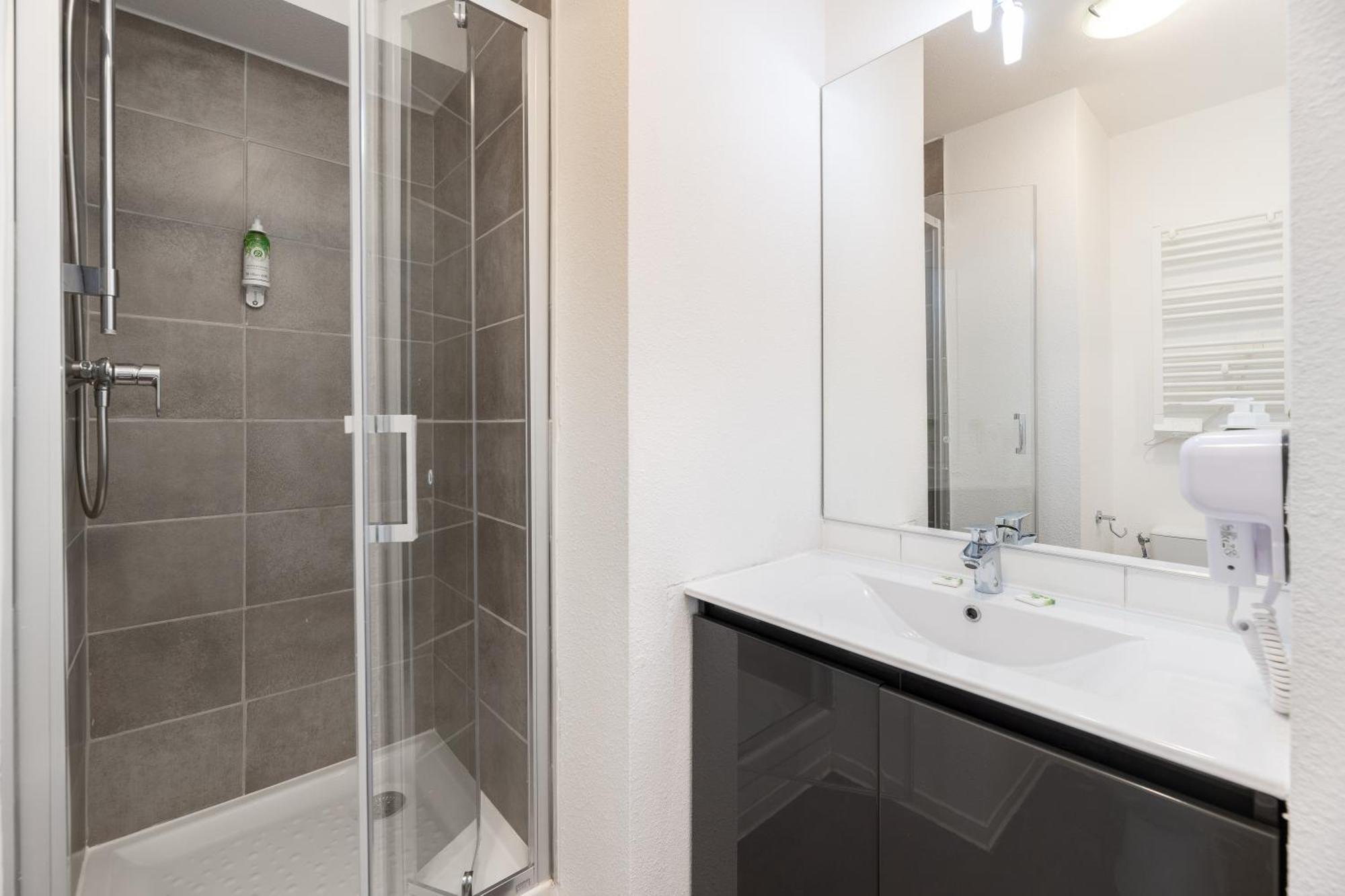 Superior One-Bedroom Apartment