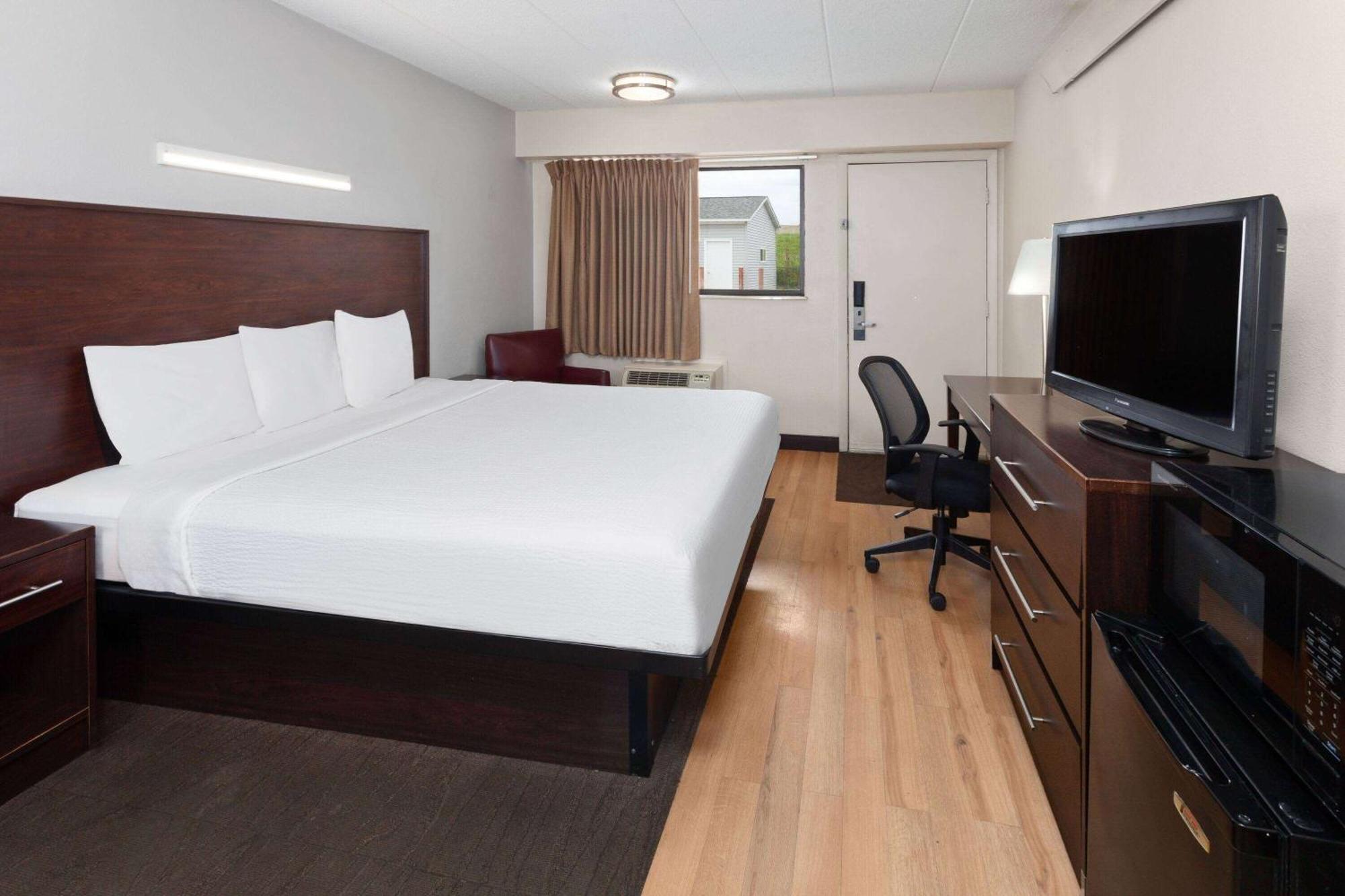 King Room with Mobility Access and Bathtub  with Grab Bars, Non-Smoking
