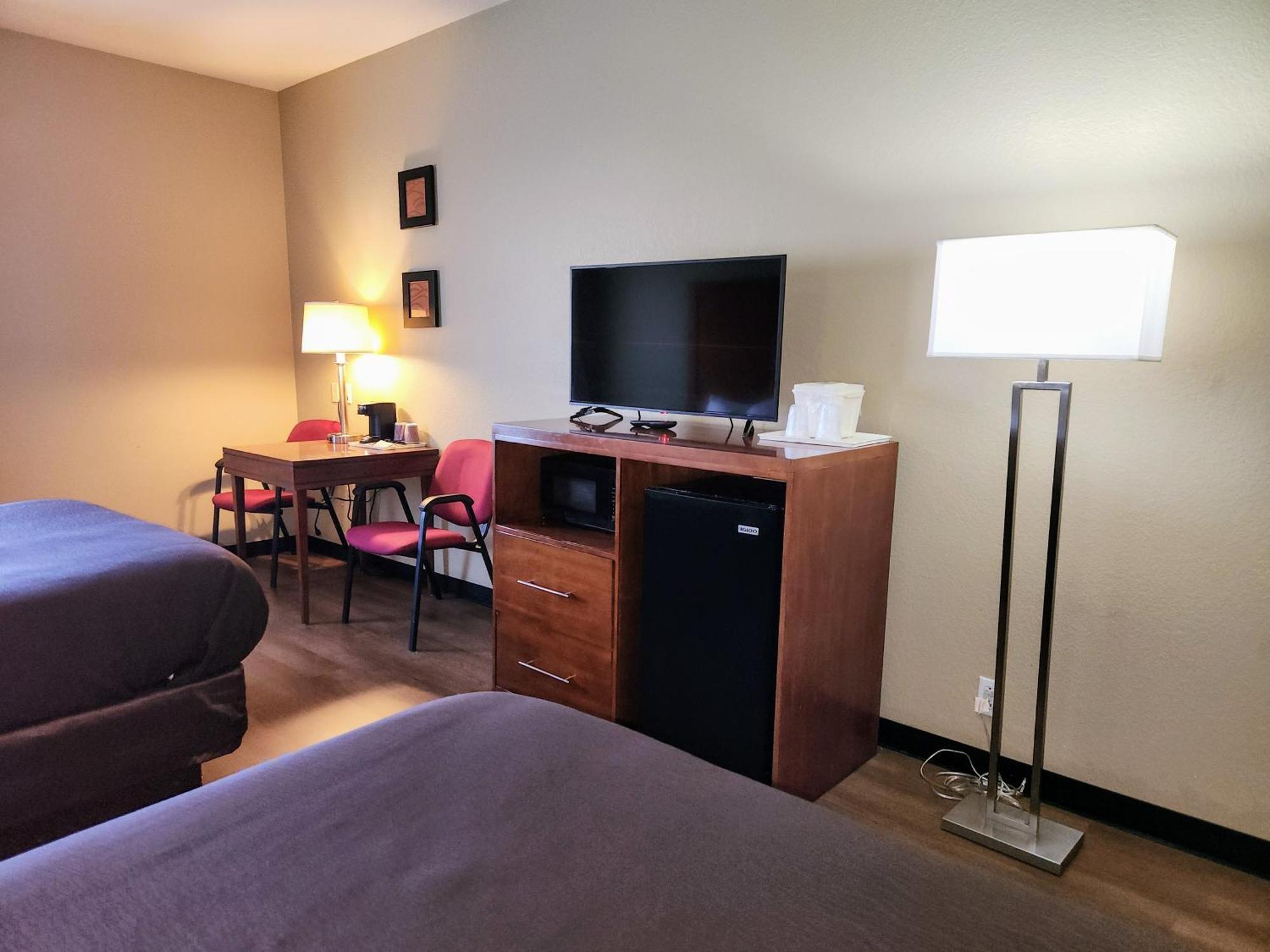 Queen Room Two Queen Beds Pet Friendly or Non-Smoking