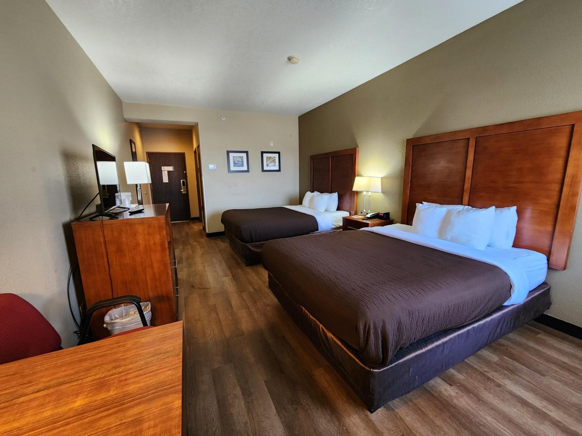 Queen Room Two Queen Beds Pet Friendly or Non-Smoking