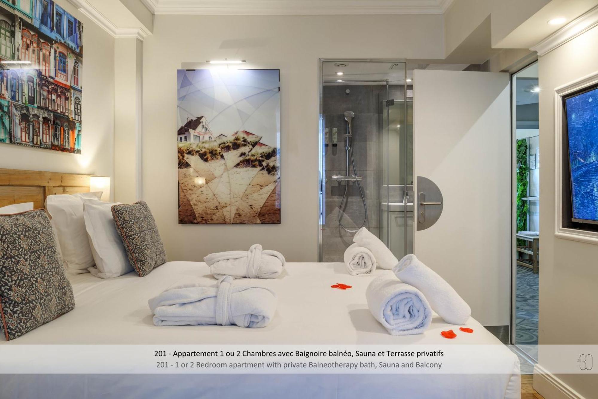 One or Two bedroom Apartment Spa Bath Sauna Terrace