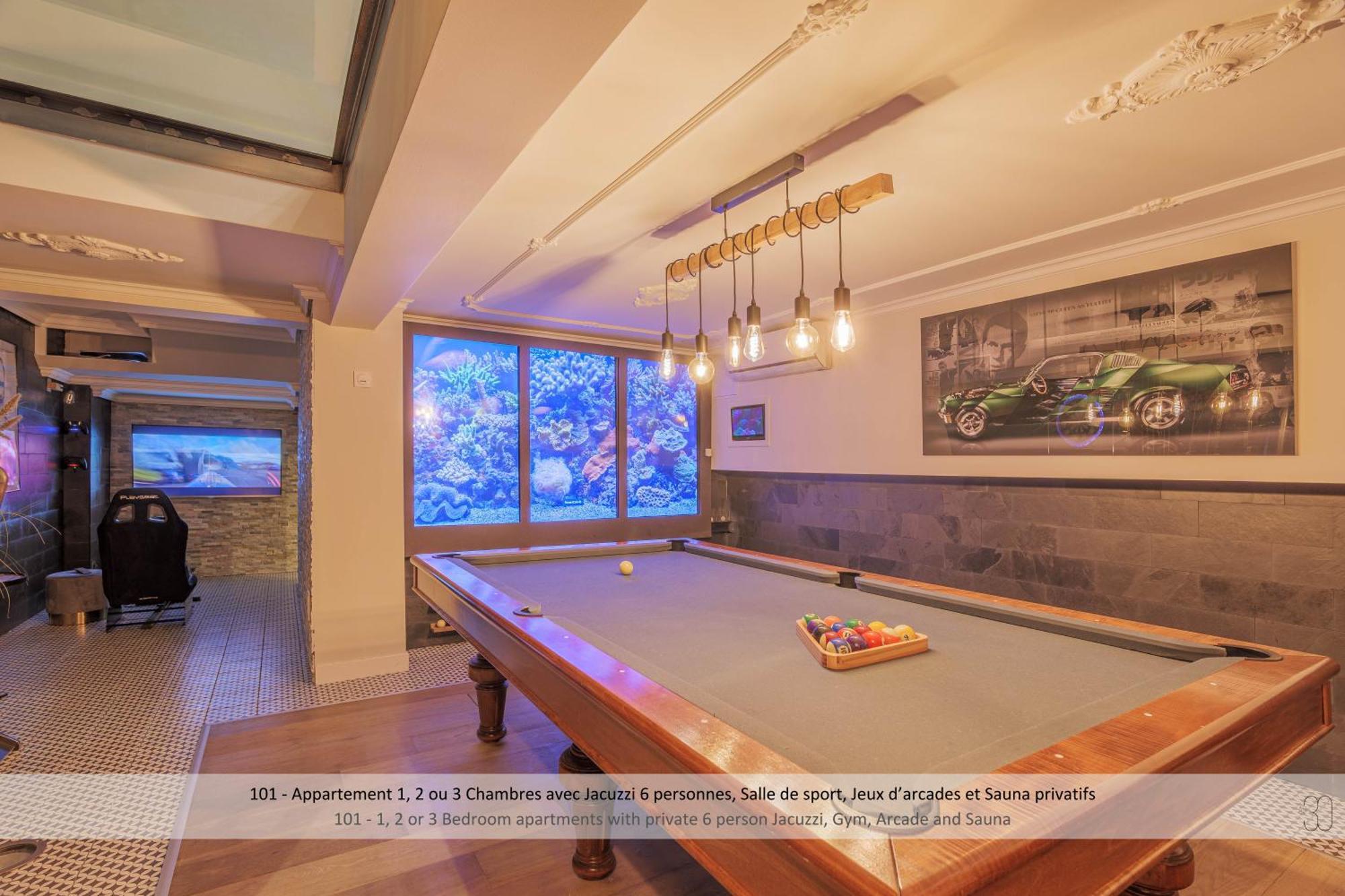 One Two or Three Bedroom Apartment Hot tub Sauna Fitness Facilities