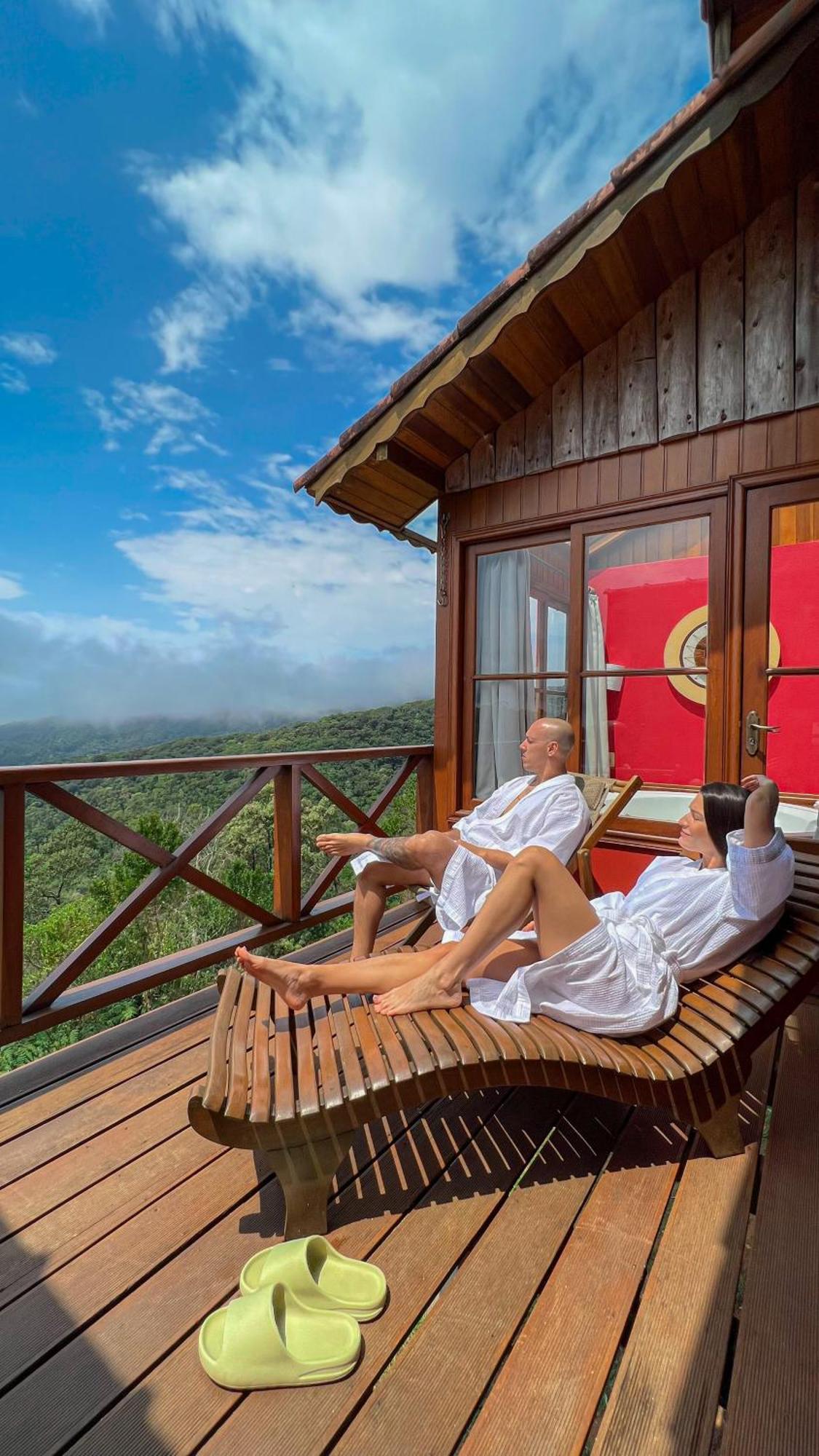 Master Chalet spa bath
