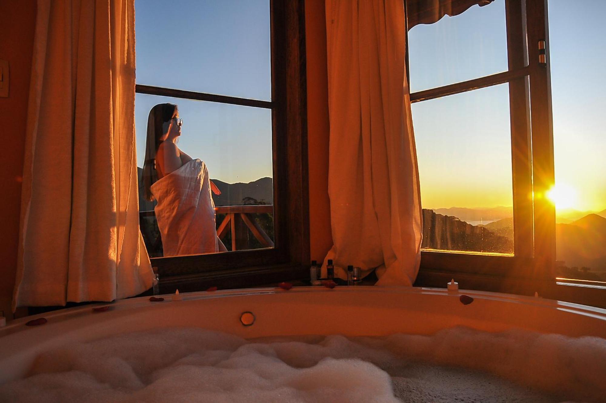Master Chalet spa bath