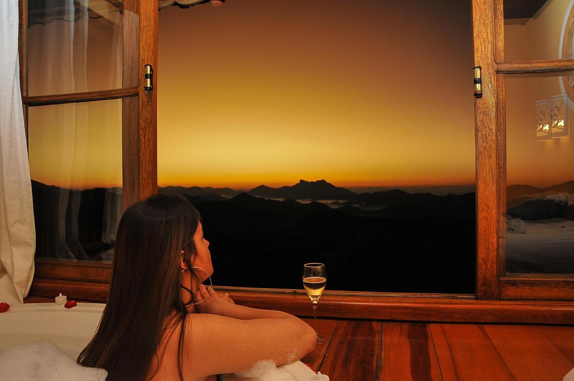 Master Chalet spa bath