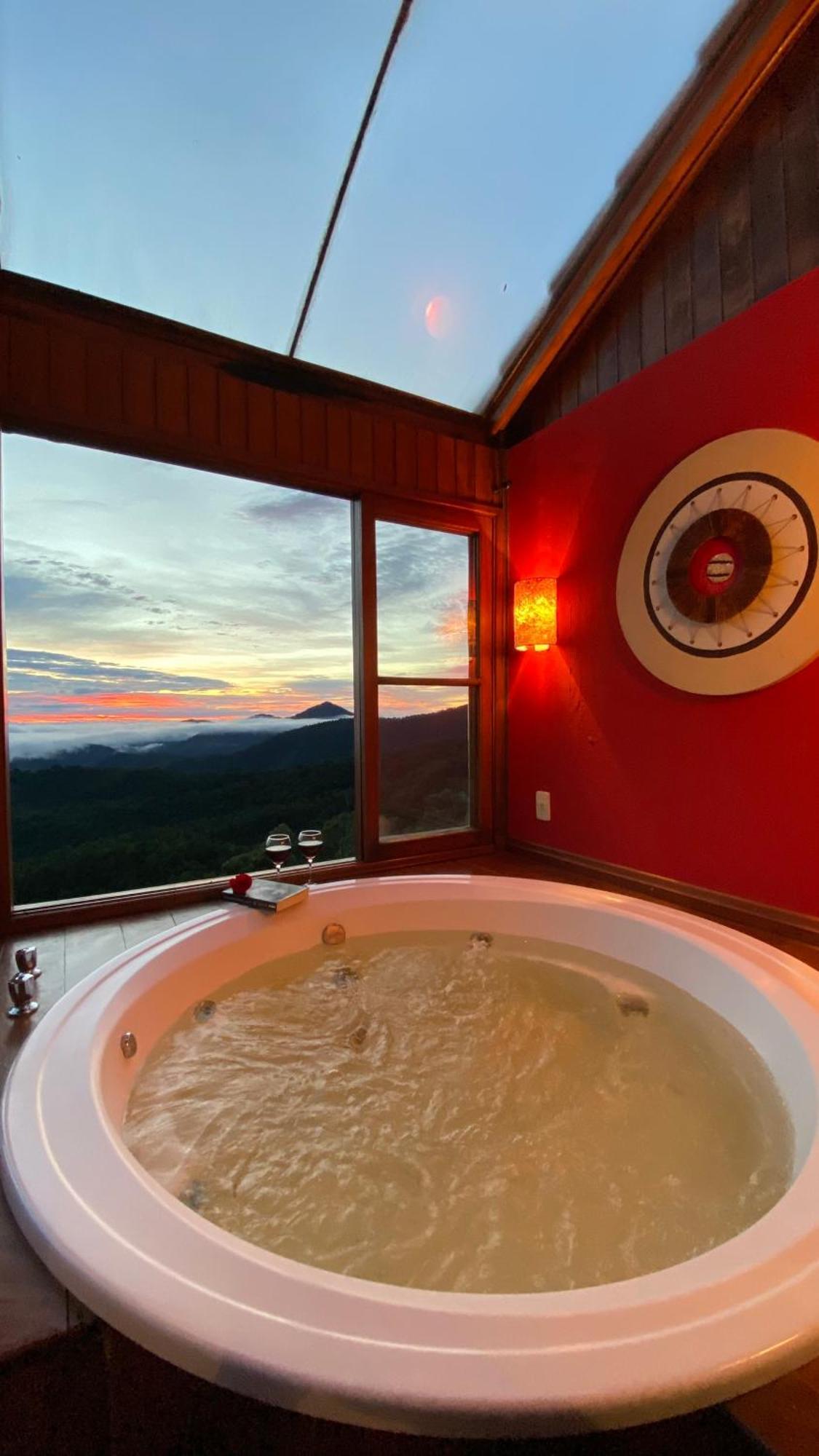 Master Chalet spa bath