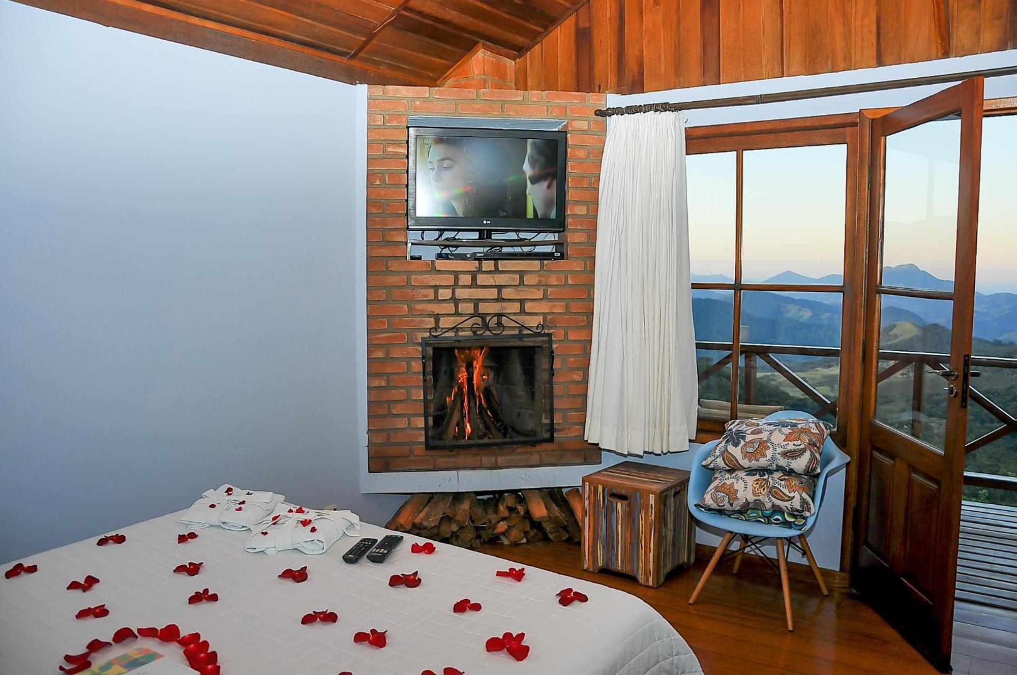 Master Chalet spa bath