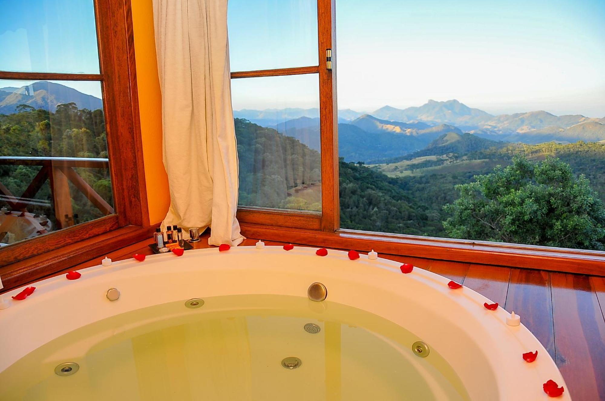 Master Chalet spa bath