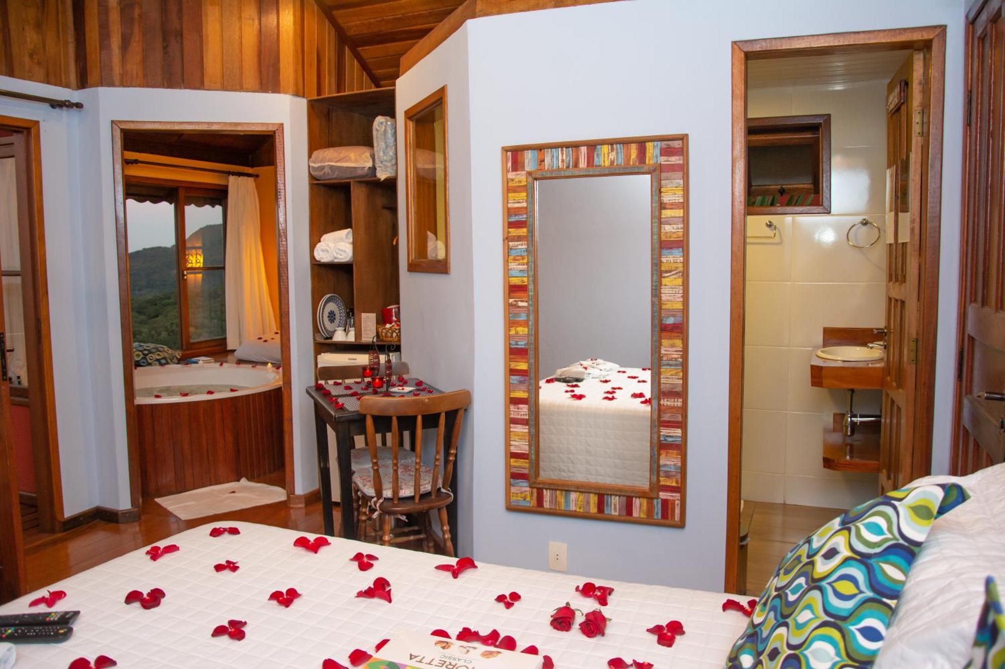 Master Chalet spa bath
