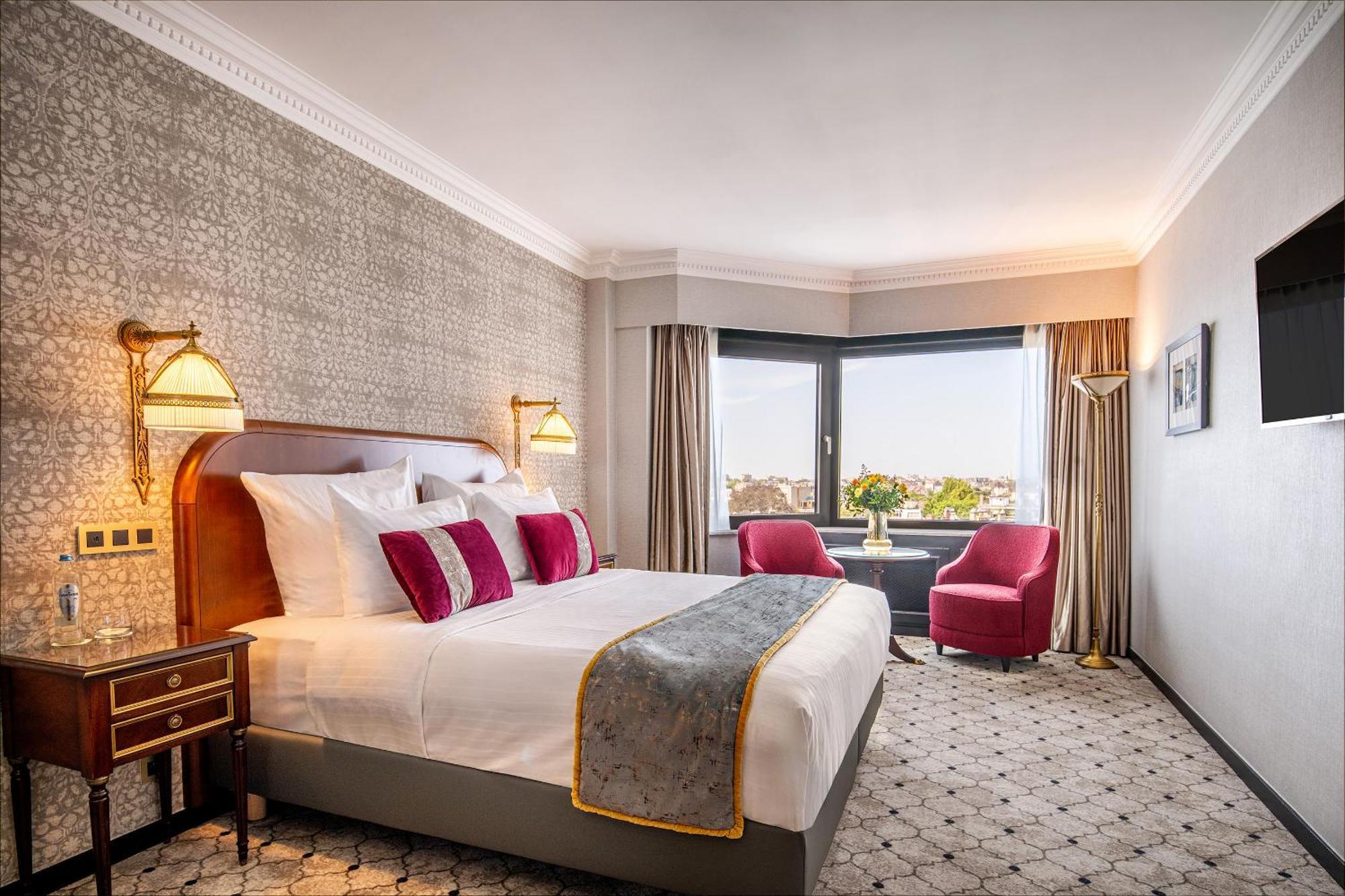 Deluxe King Room