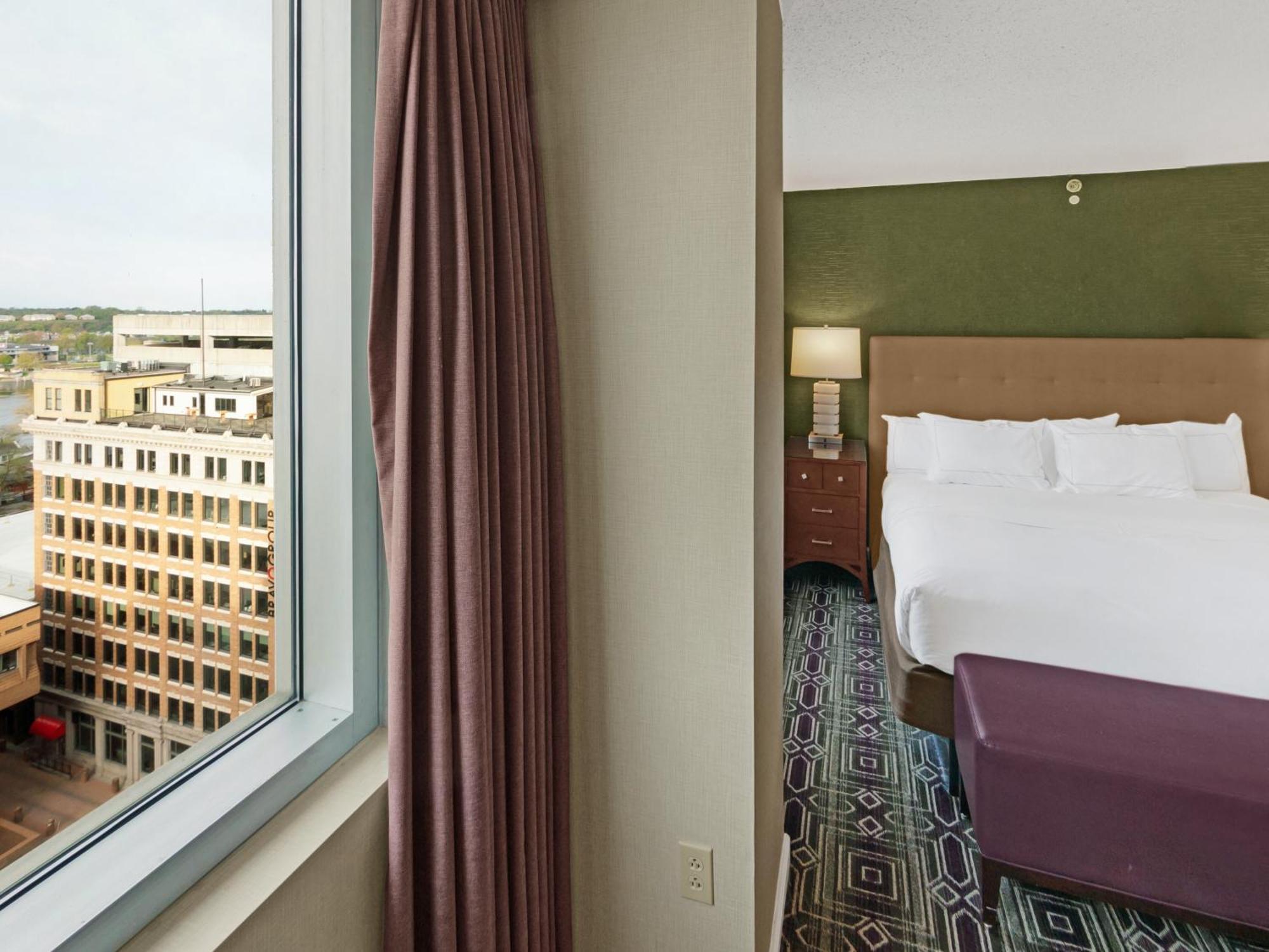 Mini King Suite