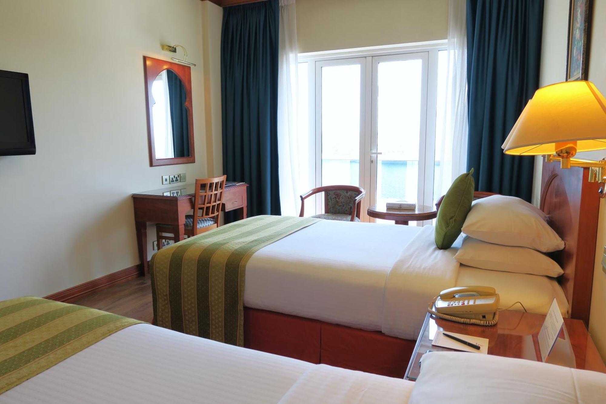 Standard Twin bed-Creek View Balcony Shuttle Bus To Al Mamzar Beach