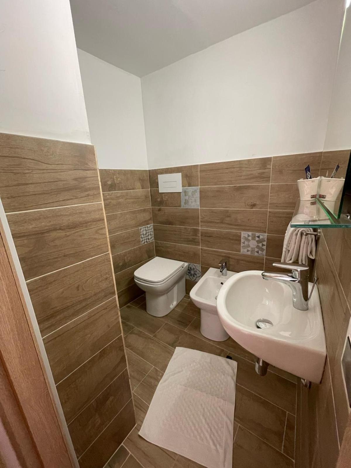 Double or Twin Room Private Bathroom