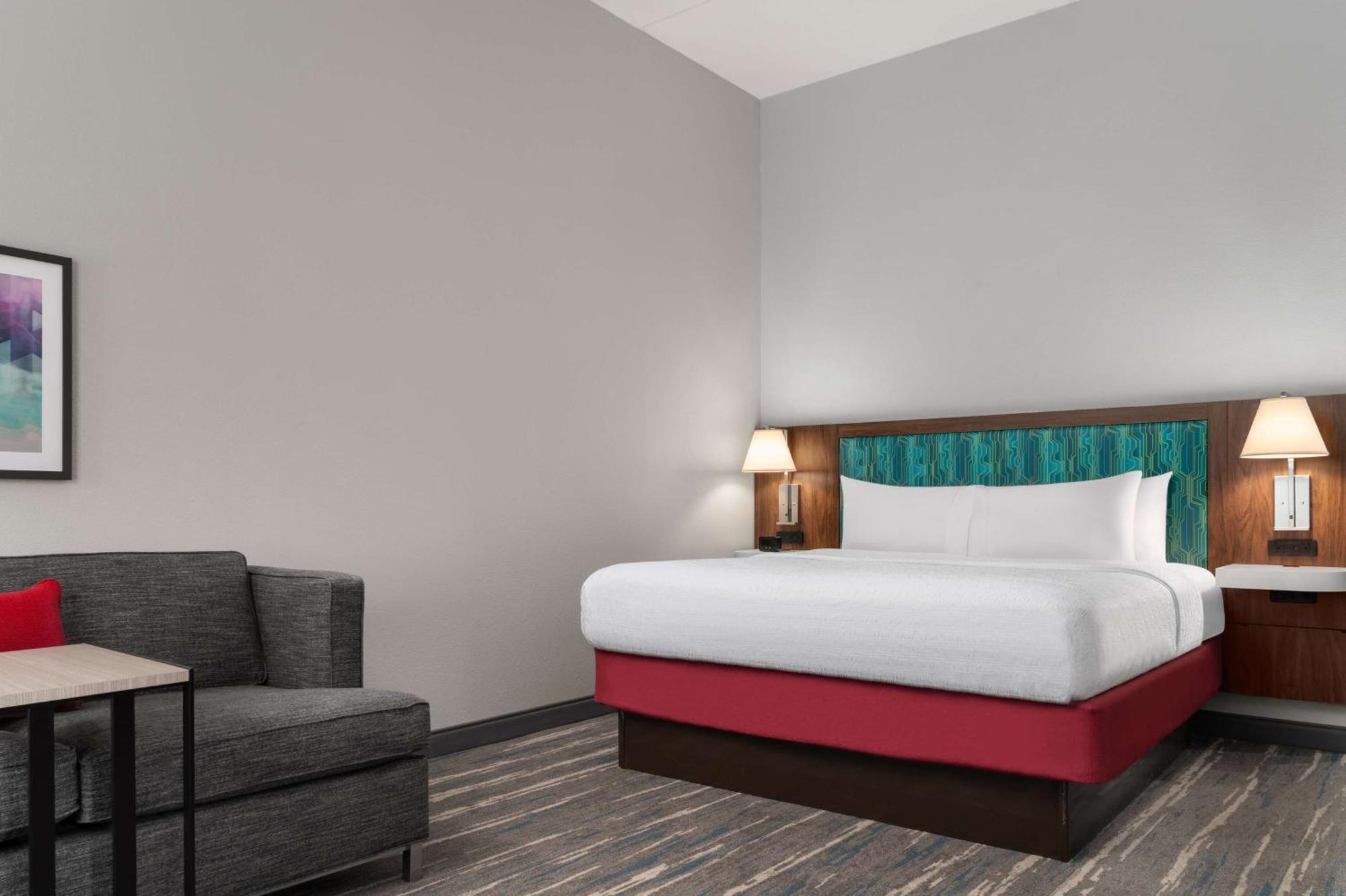 King Room with King Bed - Non-Smoking