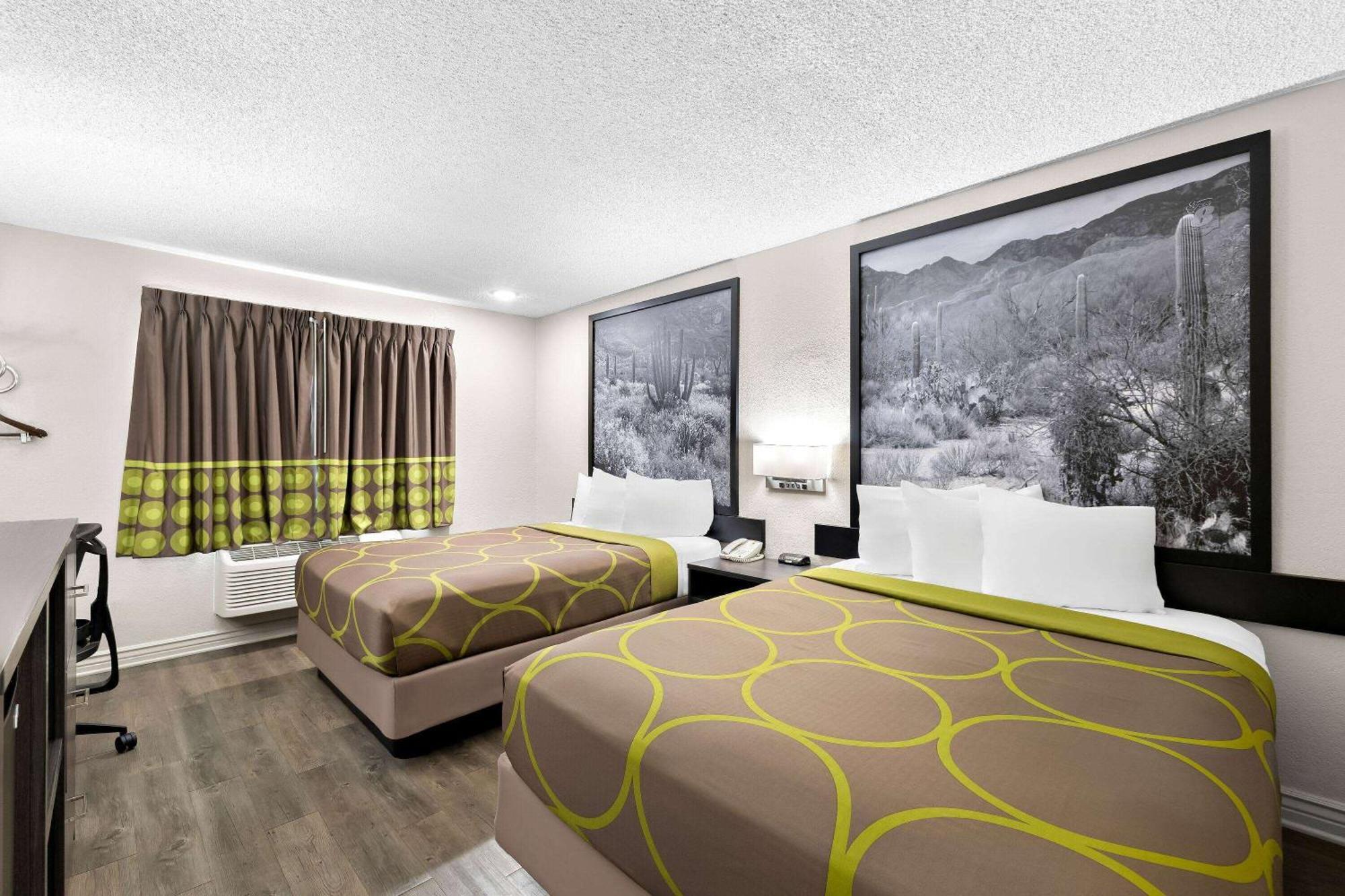 2 Queen Beds Deluxe Non-Smoking