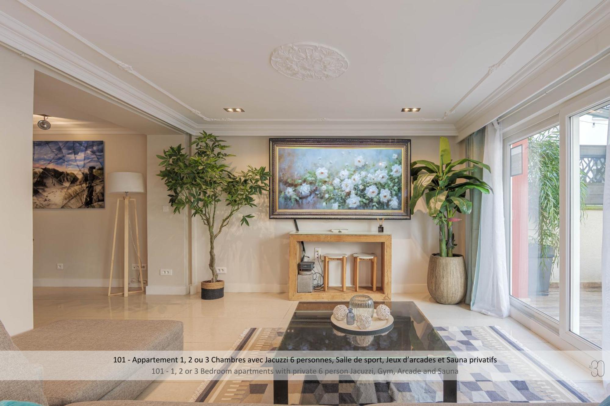 One Two or Three Bedroom Apartment Hot tub Sauna Fitness Facilities