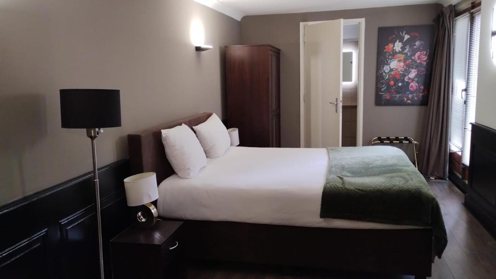 Double Room King Bed