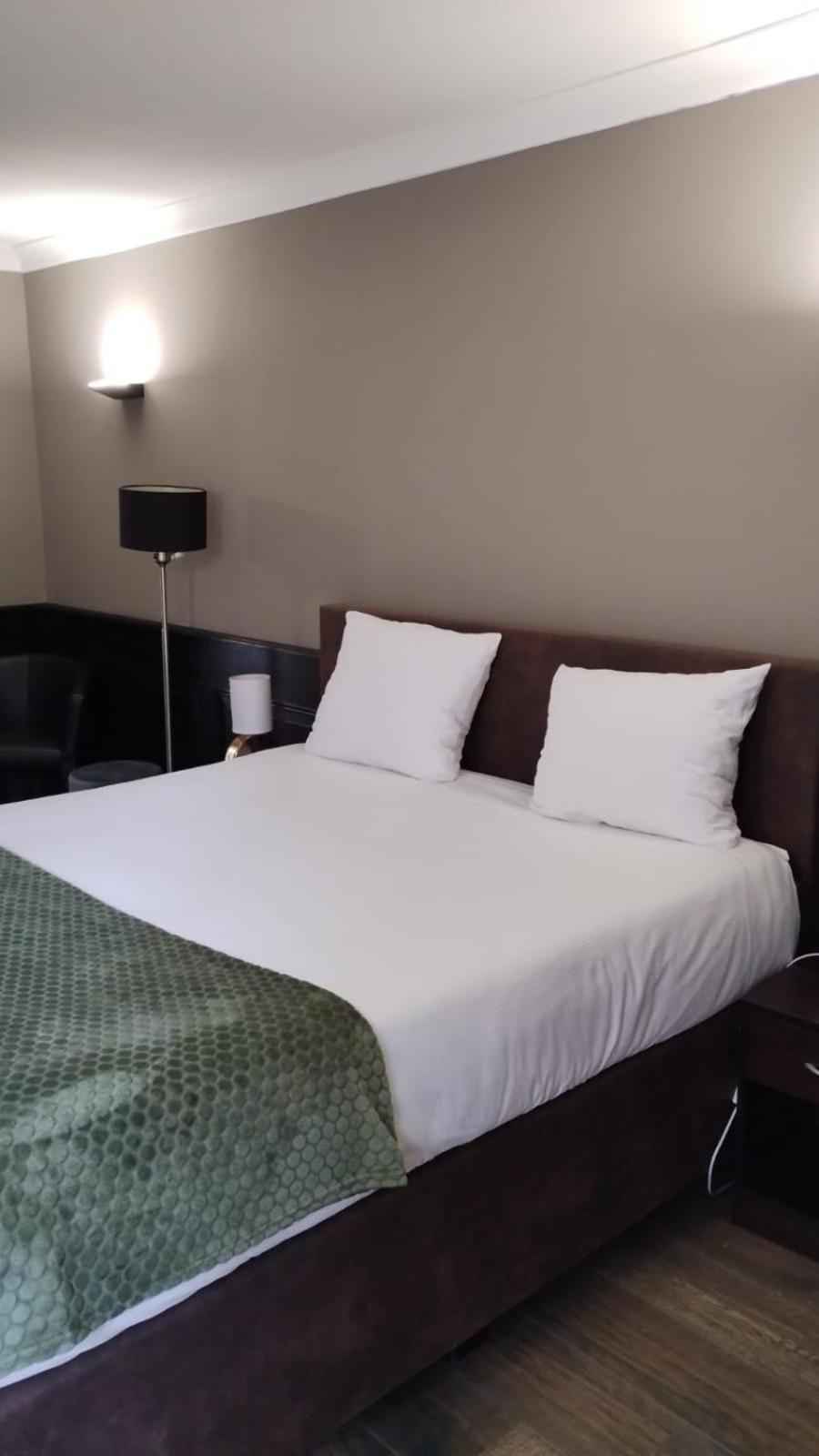 Double Room King Bed