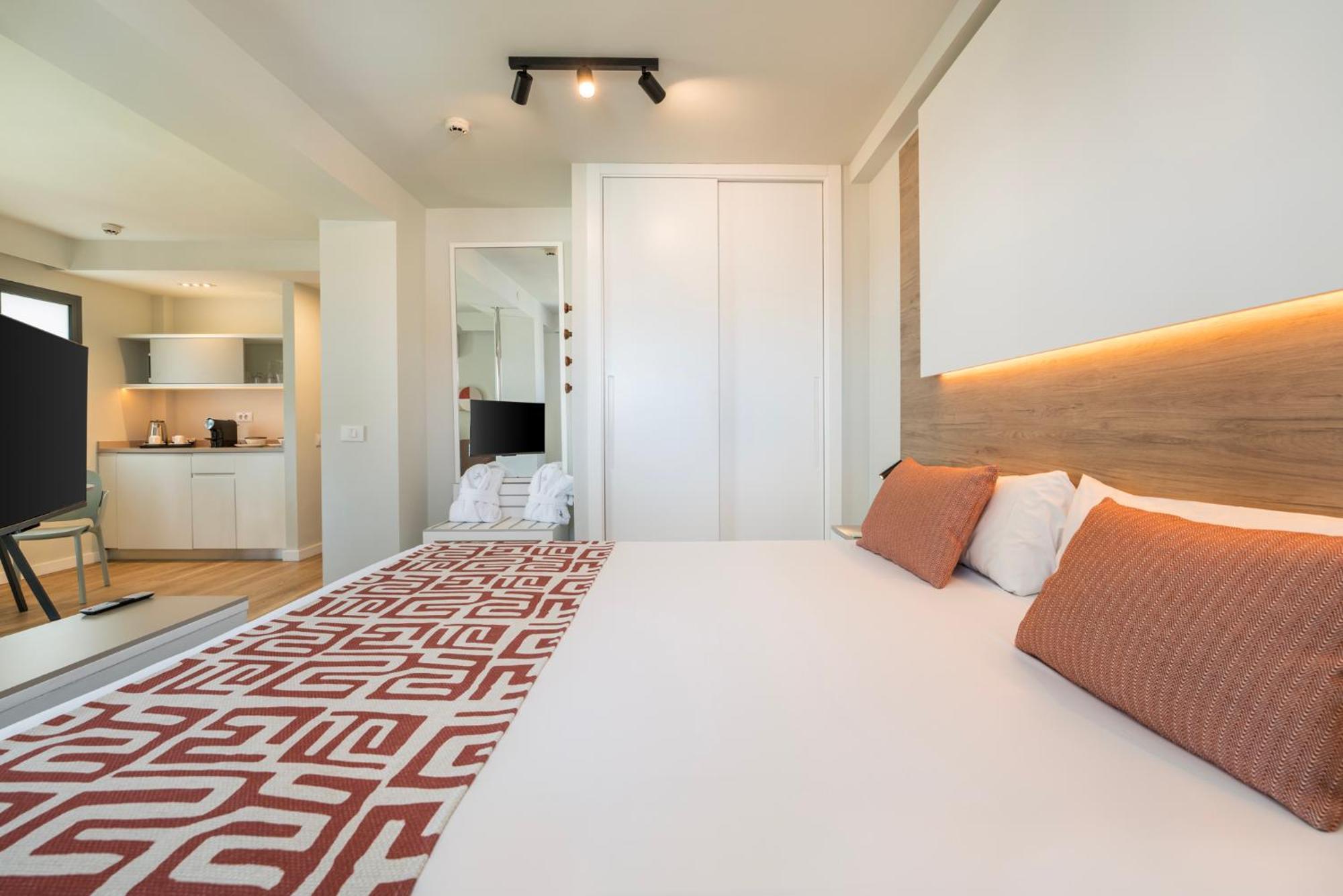 Junior Suite,1615385373:JPEG