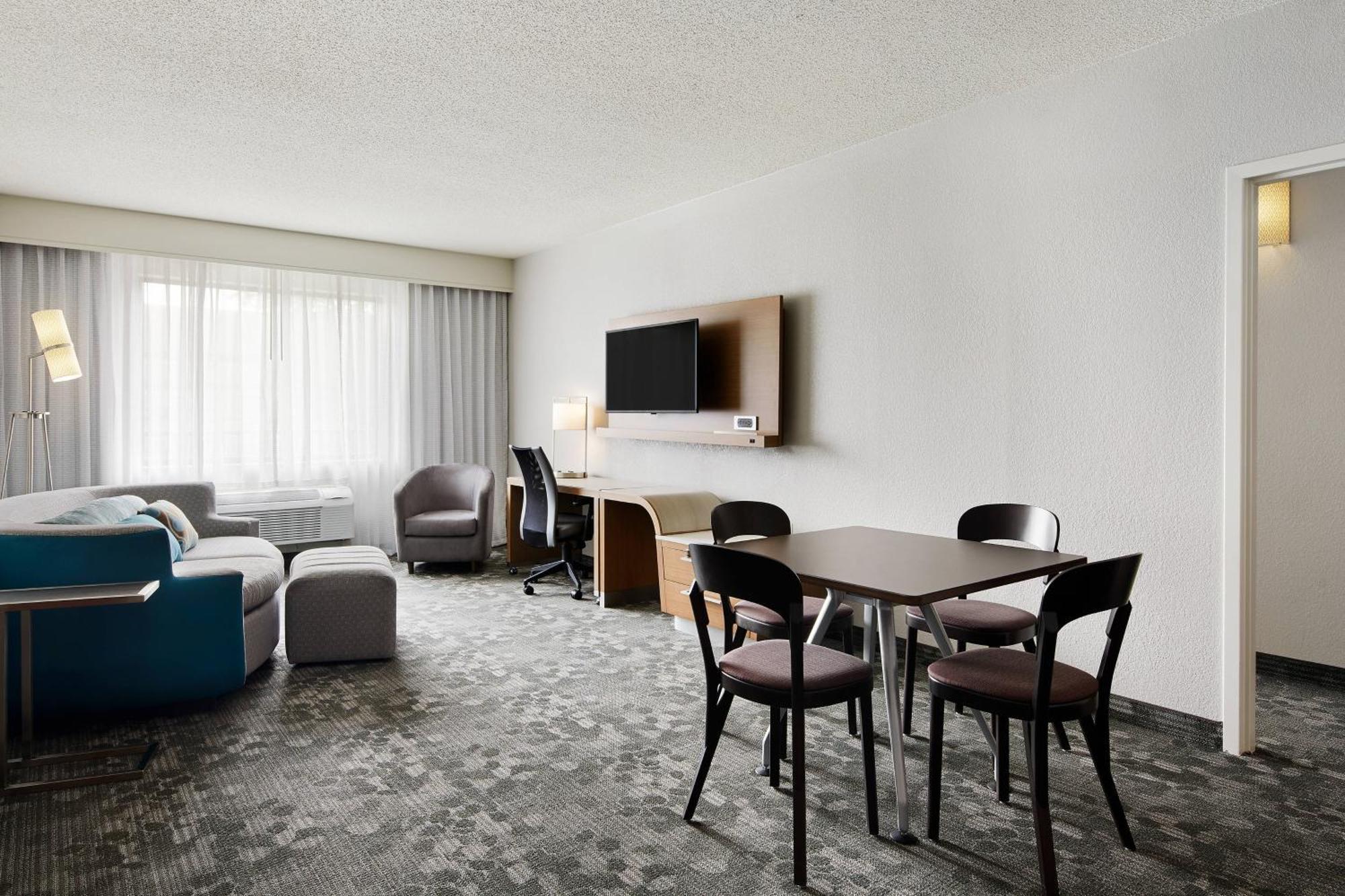 1 Bedroom 2 room Suite, 1 King, Sofa bed,1615386333:JPEG