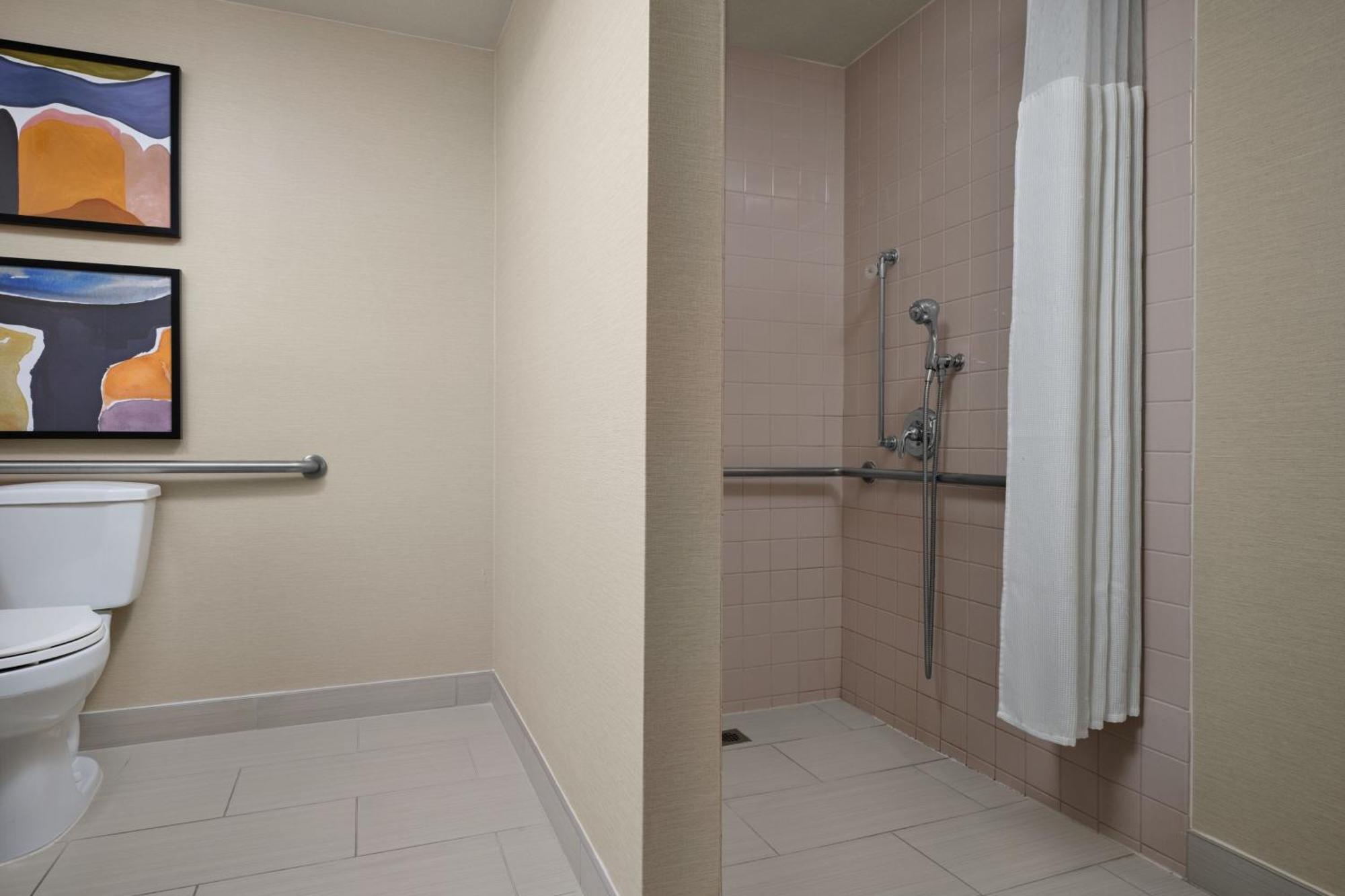 Two-Bedroom Queen Suite