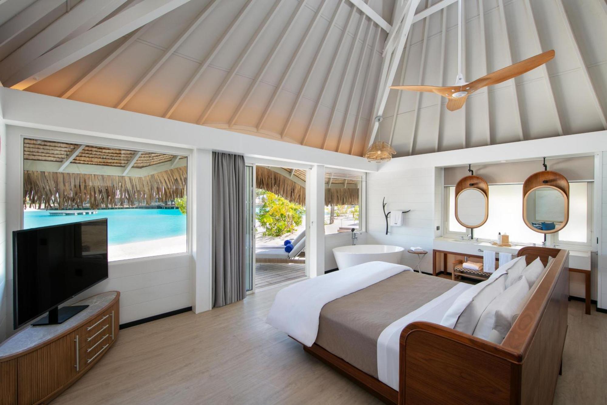 Beach Bungalow Suite Lagoon View Plunge Pool