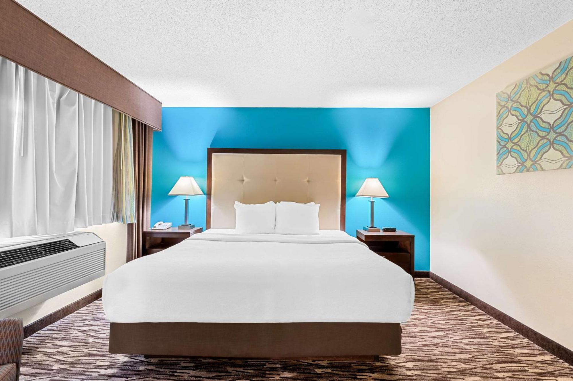 Two-Room King Suite Bath Tub Sofa Bed Disability Access or Non-Smoking