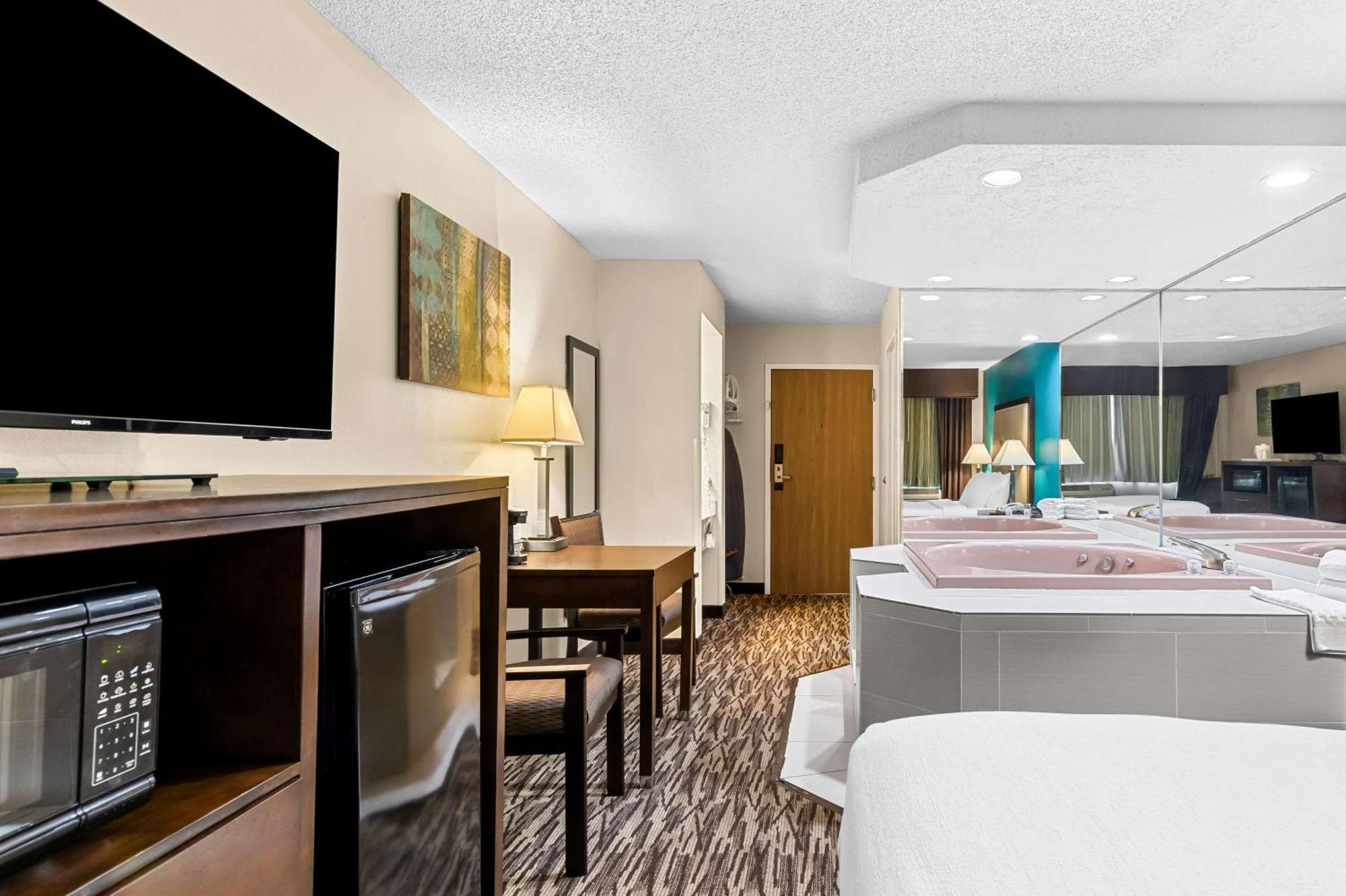 Queen Room Whirlpool Non-Smoking