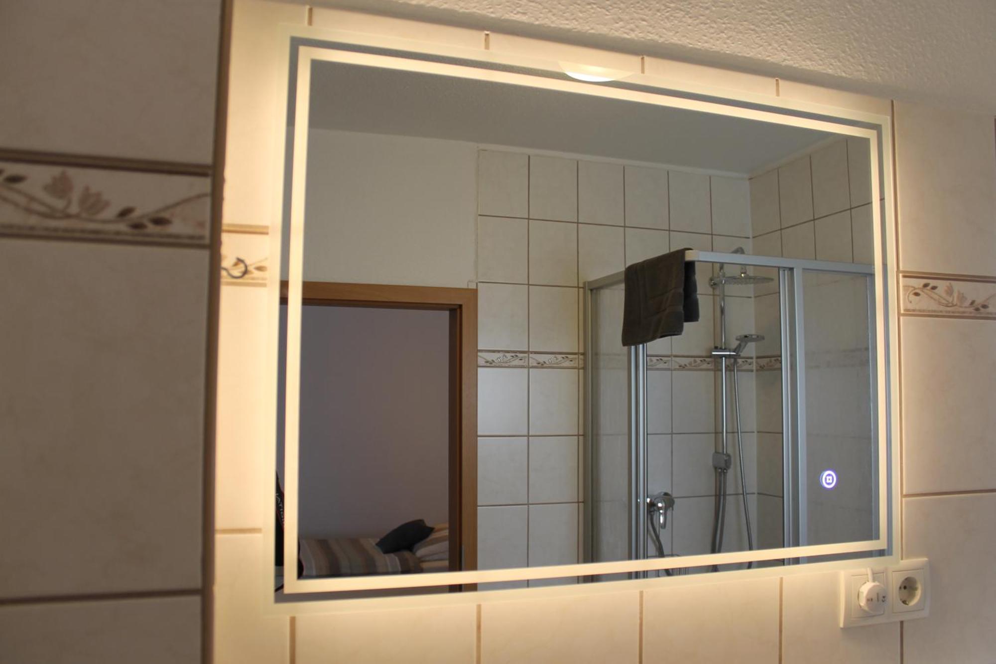 Deluxe Double Room Shower