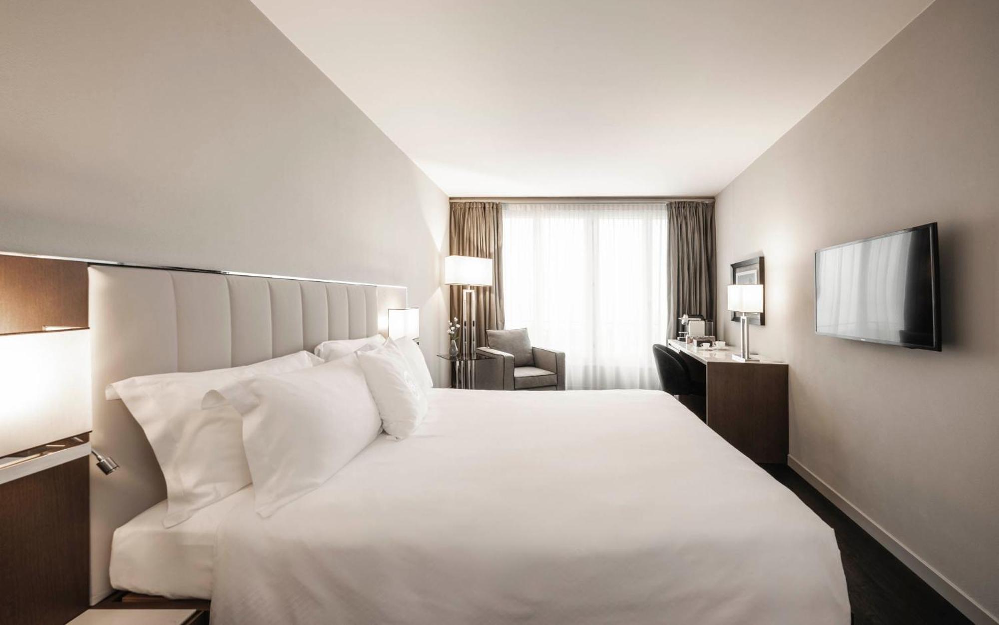 Chic Double or Twin Room with Lake View,1615645063:JPEG