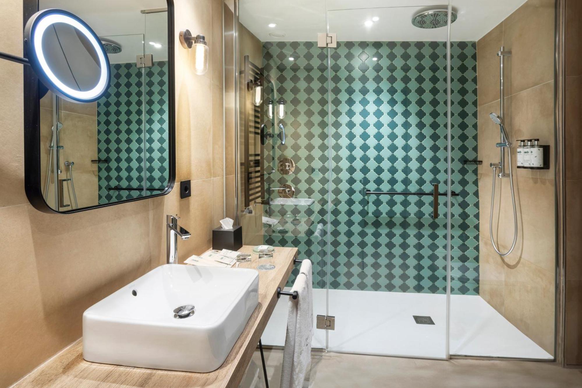 Deluxe Double or Twin Room Spa Access