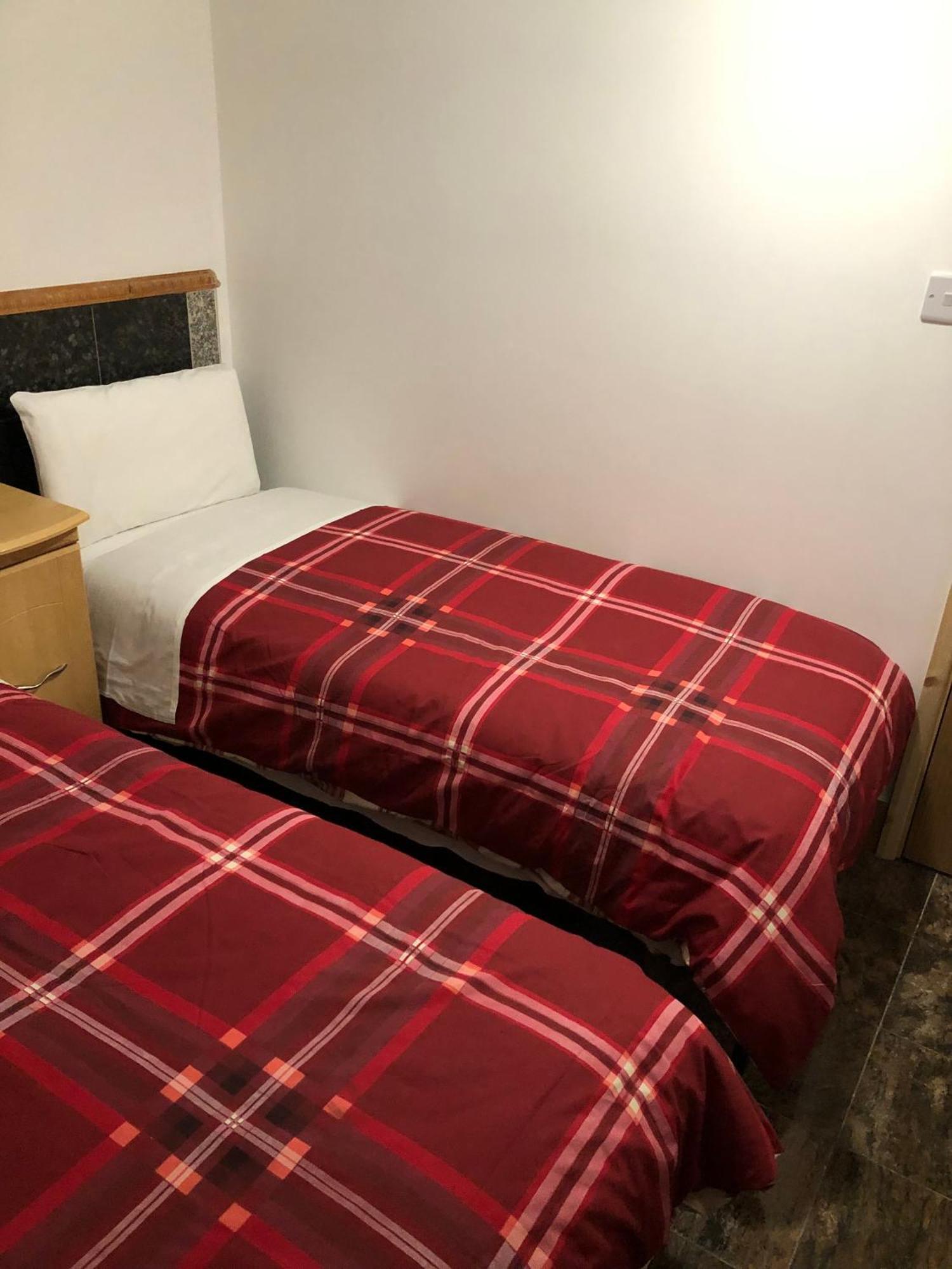 Twin En Suite Basement Room Only