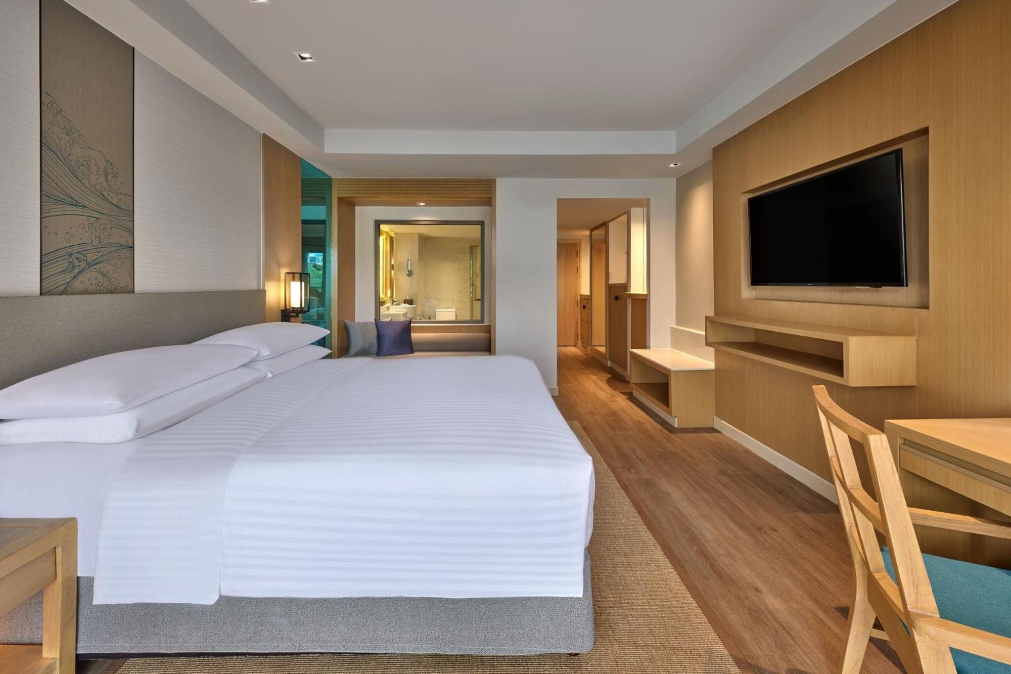 Guest room 1 King Pool View
