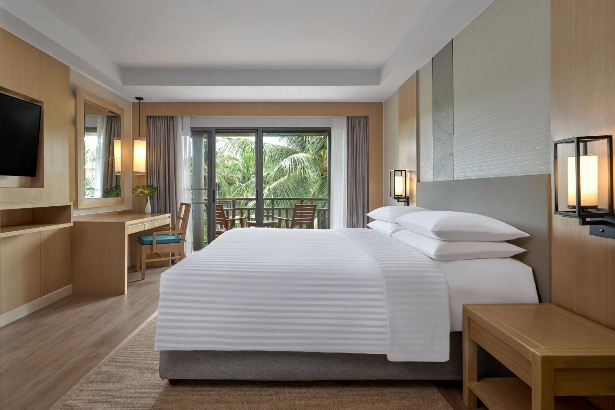 Guest room 1 King Pool View