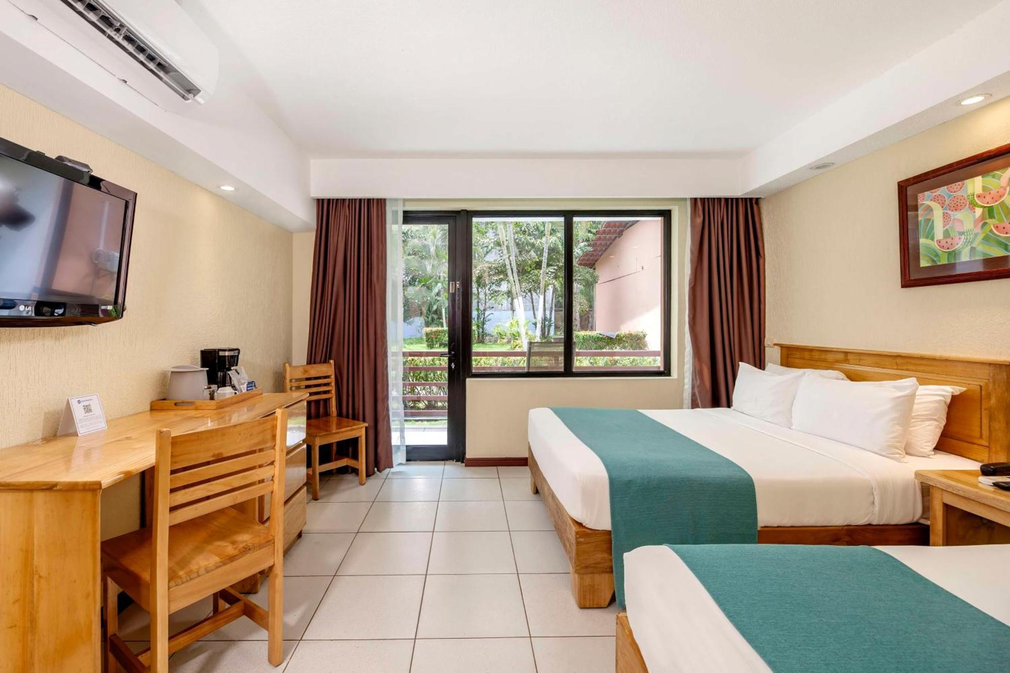 Double Single Room Roll Shower Garden View Disability Access or Non-Smoking