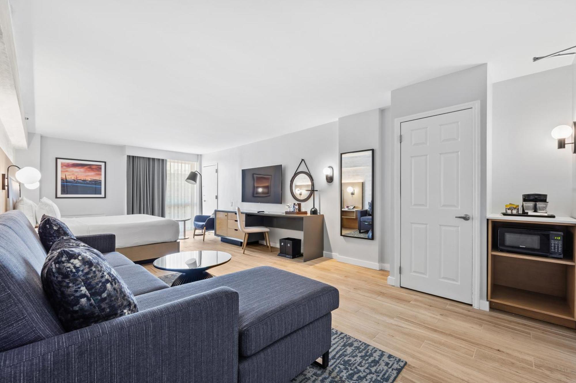 Junior King Suite Seating Area