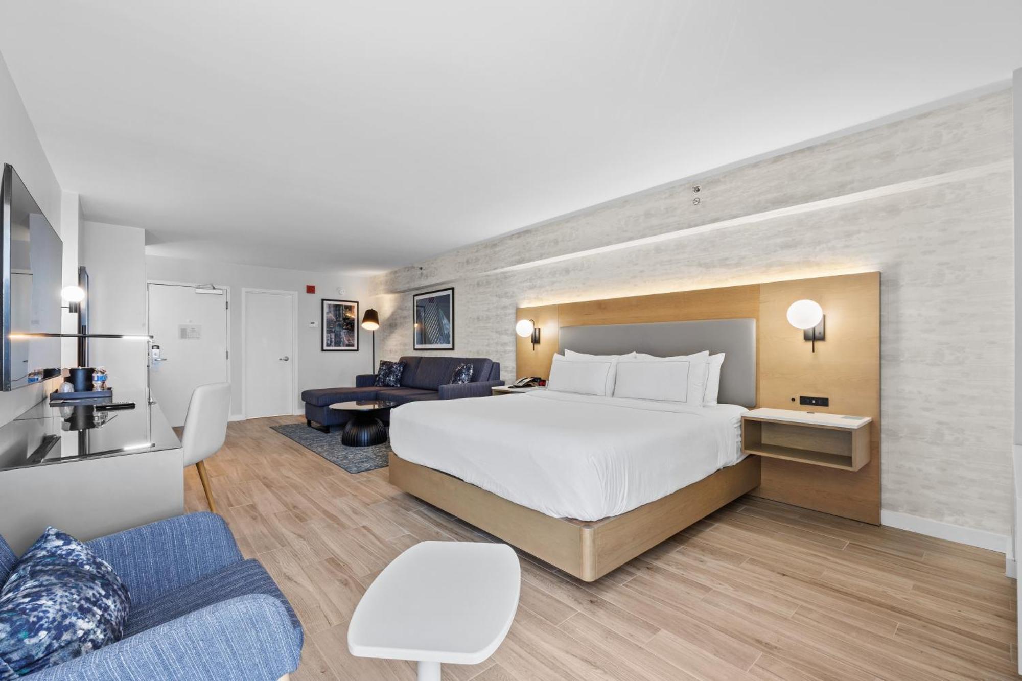 Junior King Suite Seating Area