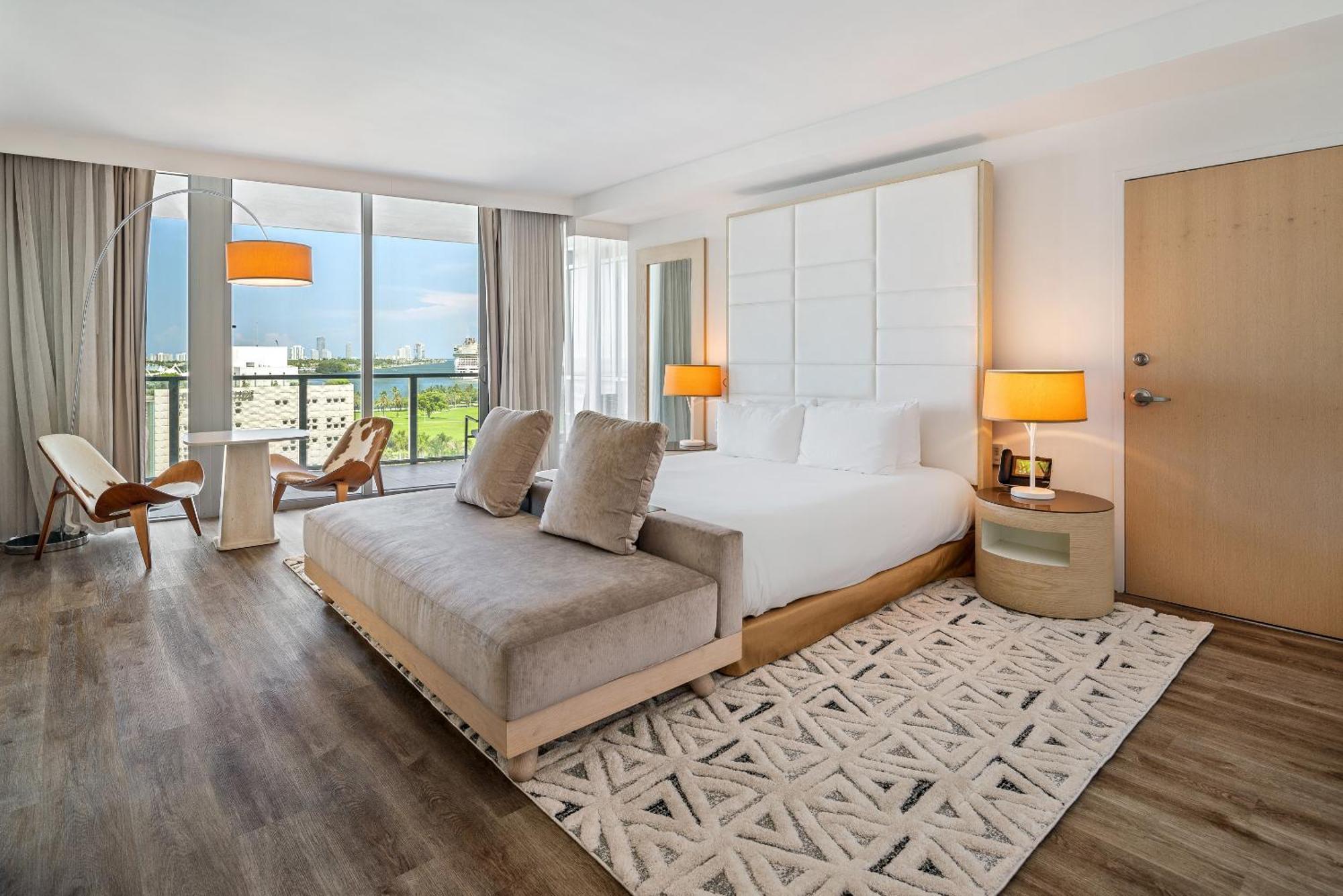 Deluxe Bay View King Balcony