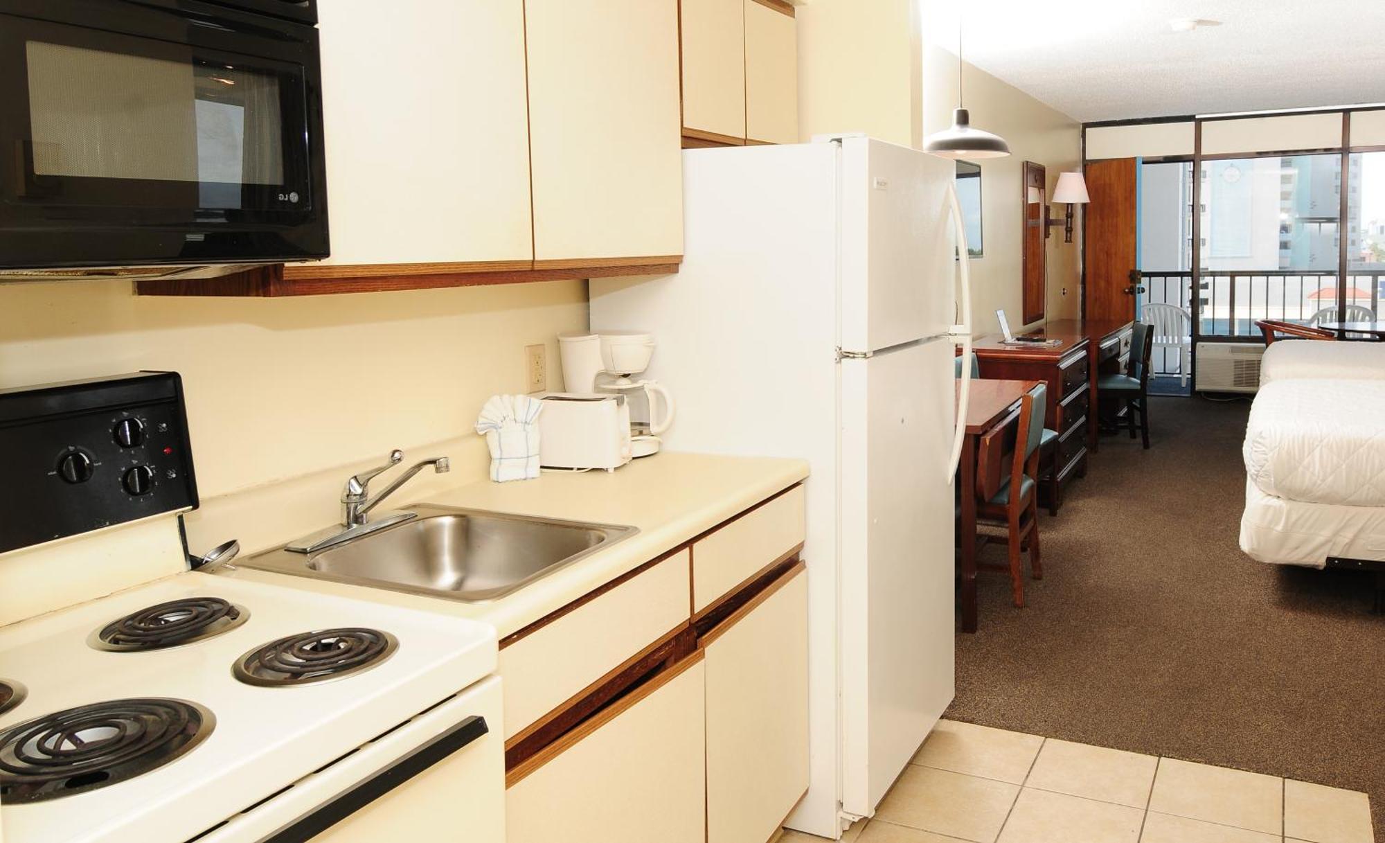 1 Room Side View Efficiency 1 Queen Bed T6