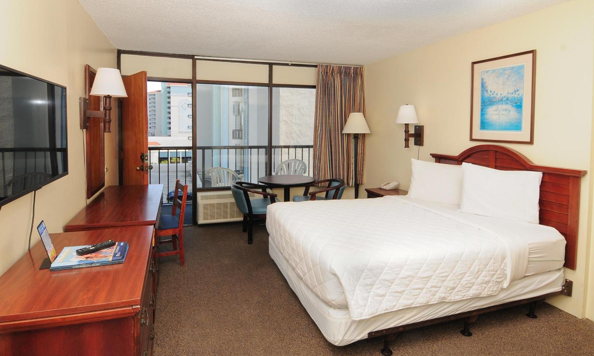 1 Room Side View Efficiency 1 Queen Bed T6