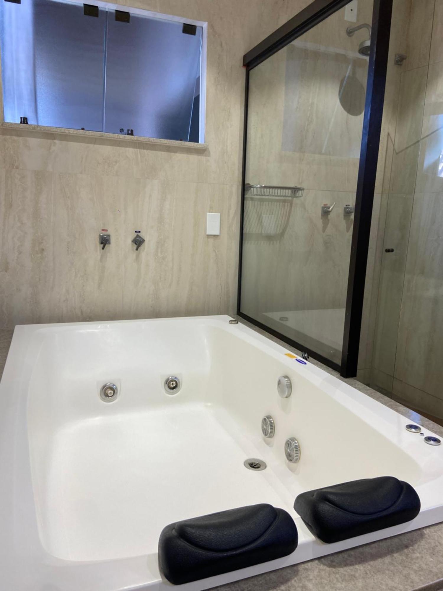 Deluxe Suite Spa Bath