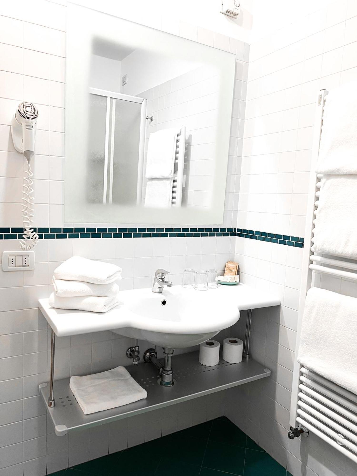 Double or Twin Room Private Bathroom