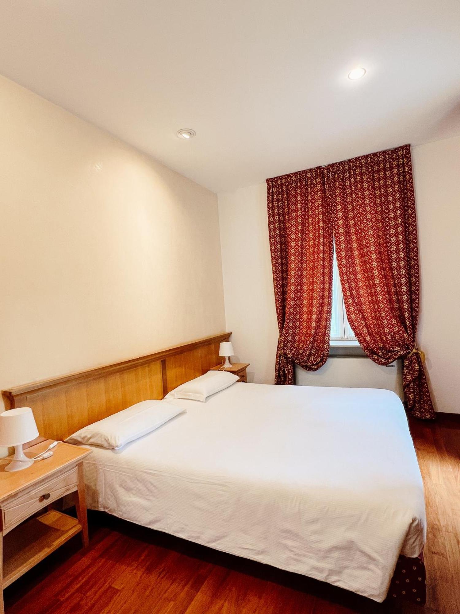 Double or Twin Room Private Bathroom