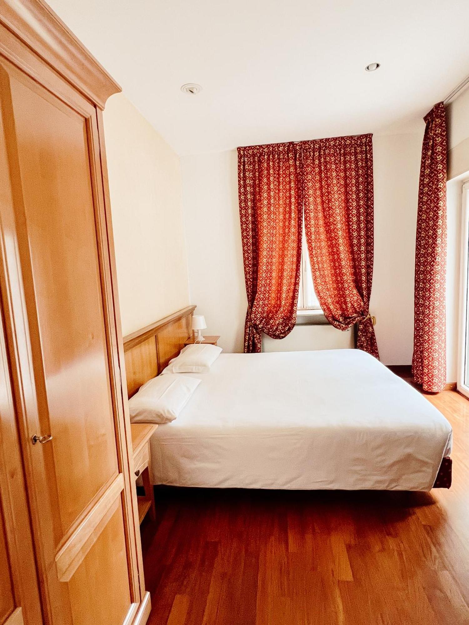 Double or Twin Room Private Bathroom