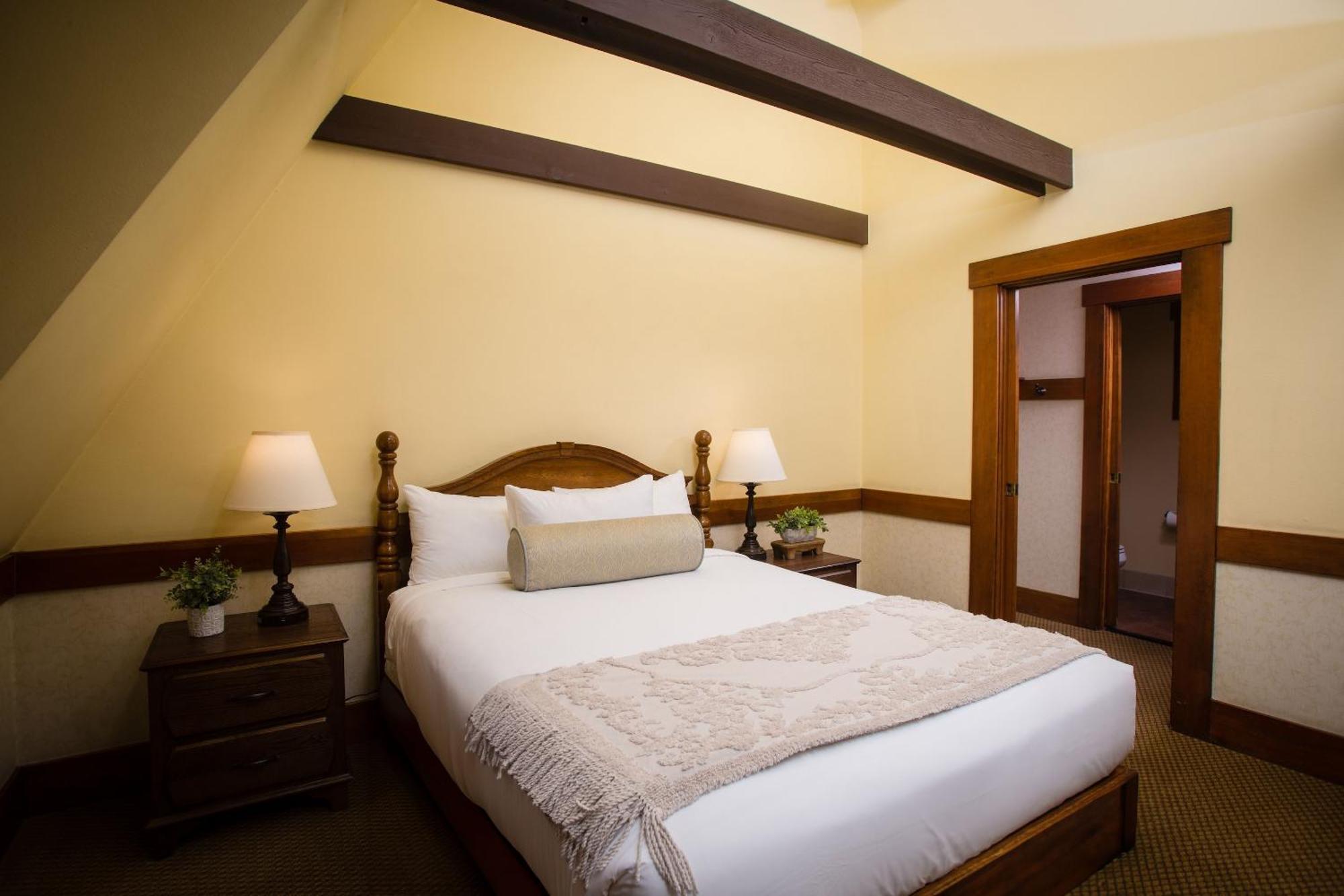 Deluxe Chalet – Accessible 2 Bedroom 2 Bathroom
